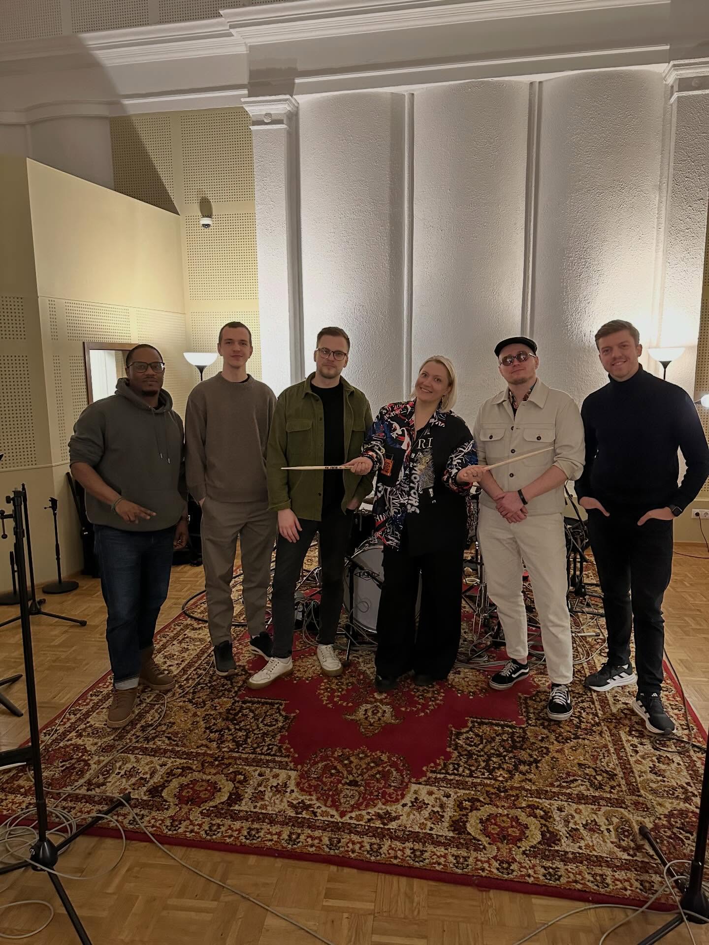 Lovely time 🎹🎶
Best vibes with @jason_hunter_official @jannotrump @kristenkytner @ramueltafenau @francoisarchangel @mikk.kaasik @siimmaesalu