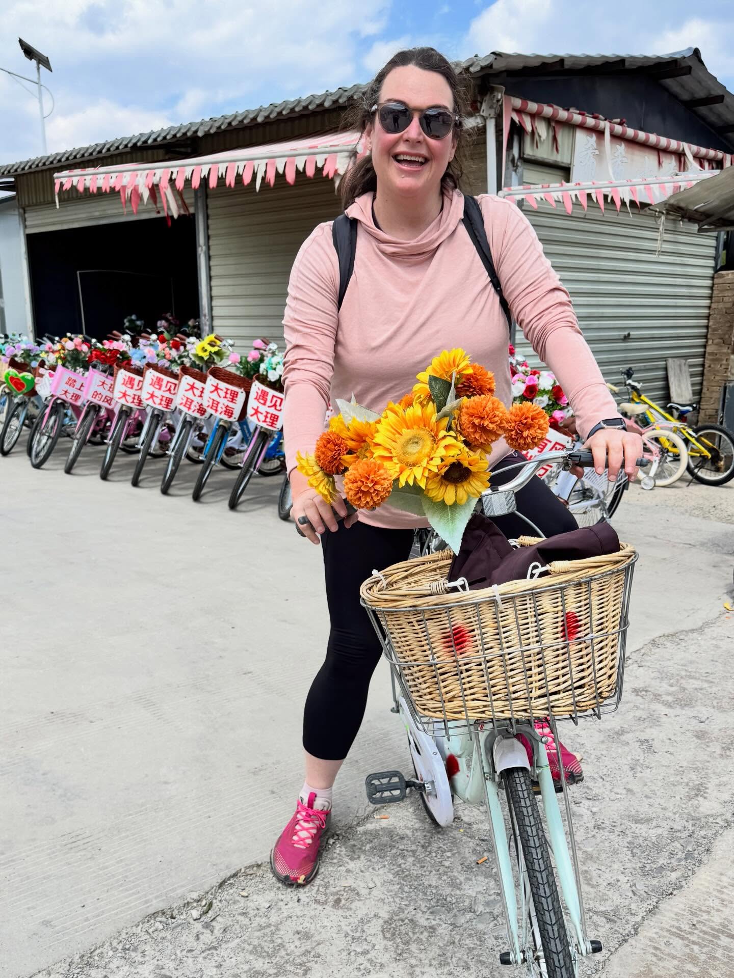 A day out at Erhai Lake. First a trip to the market to buy some snacks. Fruit is so delicious here. And so were the handmade crisps. Local Bai people out doing their weekly shop and laughing at our woeful attempts to communicate. Laughing with us I think.
After a gentle boat trip my excitement levels went through the roof at the chance to hire a bike. Gleefully pedalling along with my sunflower basket. Felt like cycling round a Scottish loch, with a less brutal headwind. Different soundtrack.
Finally, a nice cup of tea and tasting the local pu erh tea. Good for cholesterol and fat loss. How much? Asking for a friend.