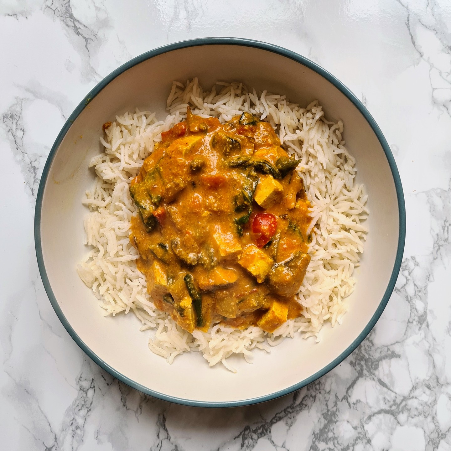 TOFU COCONUT CURRY 🥥🍛 ⠀⠀
⠀⠀⠀⠀⠀⠀⠀
This 🍛curry is a huge hit in our house with vegans and non-vegans alike! We make it at least once a week. Vegan, gluten-free and full of fibre and plant-points. This makes a large batch and freezes well.
SERVES 6
🛒YOU’LL NEED
✔1 tbsp 🥥 coconut oil
✔1 🧅 onion, chopped
✔ 2 tsp stock powder
✔1 🫑 pepper, chopped
✔4 🧄 garlic cloves, minced
✔1-inch fresh 🫚 ginger, minced
✔1 tbsp curry powder
✔½ tsp turmeric powder
✔½ tsp cumin powder
✔1 can 🥥 coconut milk
✔1 can chopped 🍅 tomatoes
✔2 tbsp 🍅 tomato purée
✔1/2 cup ground almonds
✔280 g tofu, chopped into 1-inch cubes
✔200g 🍄 mushrooms, sliced
✔2 cups baby 🥬 spinach
✔1 🍋🟩 lime, zest and juice
RECIPE⠀⠀⠀
1️⃣ Add the coconut oil to a large frying pan. When the oil is hot add the onion, pepper, mushrooms and a pinch of salt. Sauté until the onions begin to brown.
2️⃣ Add in the garlic, ginger, curry powder, turmeric, and cumin and stir for another minute or two, until fragrant.
3️⃣ Stir in the coconut milk, chopped tomatoes, stock powder, and tomato purée until well-incorporated. Add the tofu and gently stir to coat with the sauce.
4️⃣ Bring the curry to a boil before reducing the heat to a simmer. Cook uncovered for 10-15 minutes. Stir in the spinach and lime juice, until the spinach wilts. Season to taste. Enjoy!⠀⠀⠀⠀⠀⠀
Recipe adapted from Yay for Food.
📷 I love seeing and sharing your creations so don’t forget to tag me @carolinefarrellnutrition if you make my recipe.⠀