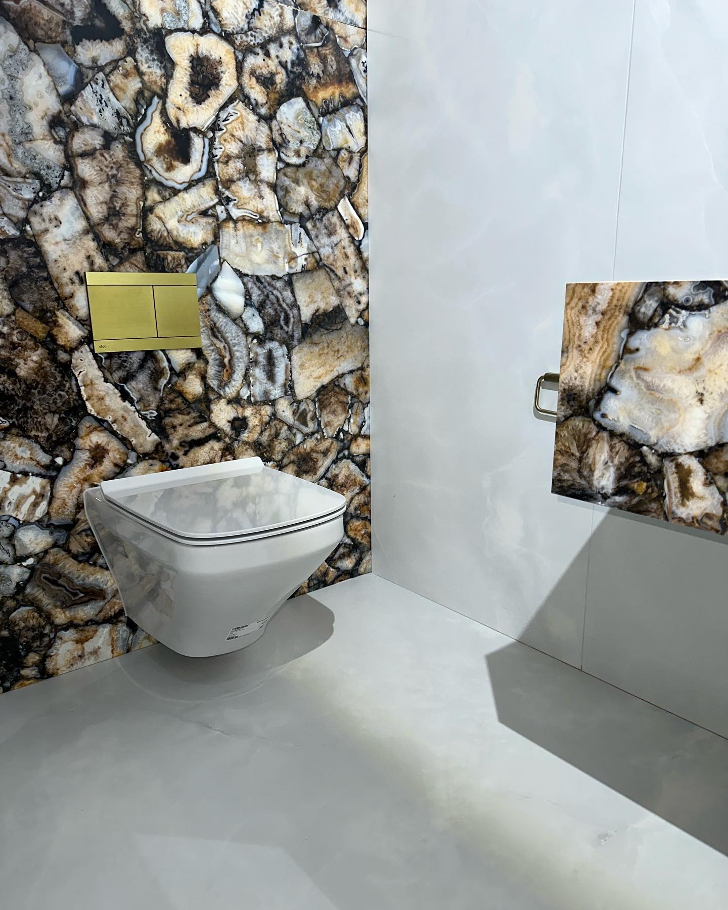 A lovely w/c completed for @nsgtiles with a beautiful statement tiled basin and matching feature wall for the wall hung toilet with brushed brass accessories!