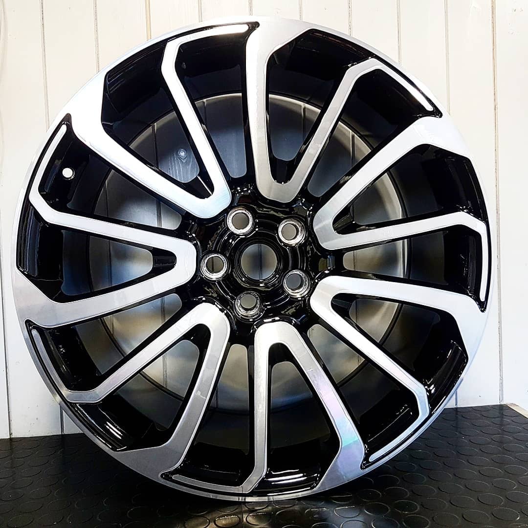 A Few Recent Diamond Cut Refurbishments with Black Inserts ๐ Also I just wanted to say a massive thank you to all of you that have taken the time to leave us a review or referred our service to your family & friends ๐
-
#wheelrefurb #wheelrefurbishment #wheelrefurbs #alloyrefurb #alloyrefurbishment #alloyrepair #powdercoating #diamondcut #colourpowdercoating #cars #wheels #wheelcolour #wheelcolourchange #bmw #mercedes #ferarri #audi #bentley #rangerover #london #essex #southwoodford #creativewheels