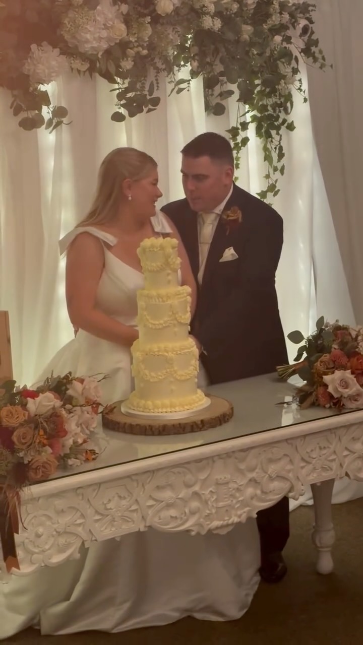 Niamh & Gareth.. ✨
About last night! An incredible evening at the beautiful @clonabreany , celebrating Niamh and Gareth with all their favourite people. We brought the tunes and as you can see, they brought the dance moves! A match made in wedding reception heaven. Not to mention the stars at @photosbybokeh who were there to capture the magic ❤️
#irishweddingband #weddingbandireland #irishwedding #weddingband #irishweddings #weddingbandsireland #weddingmusicireland #irishweddingbands #weddingmusic #irishband