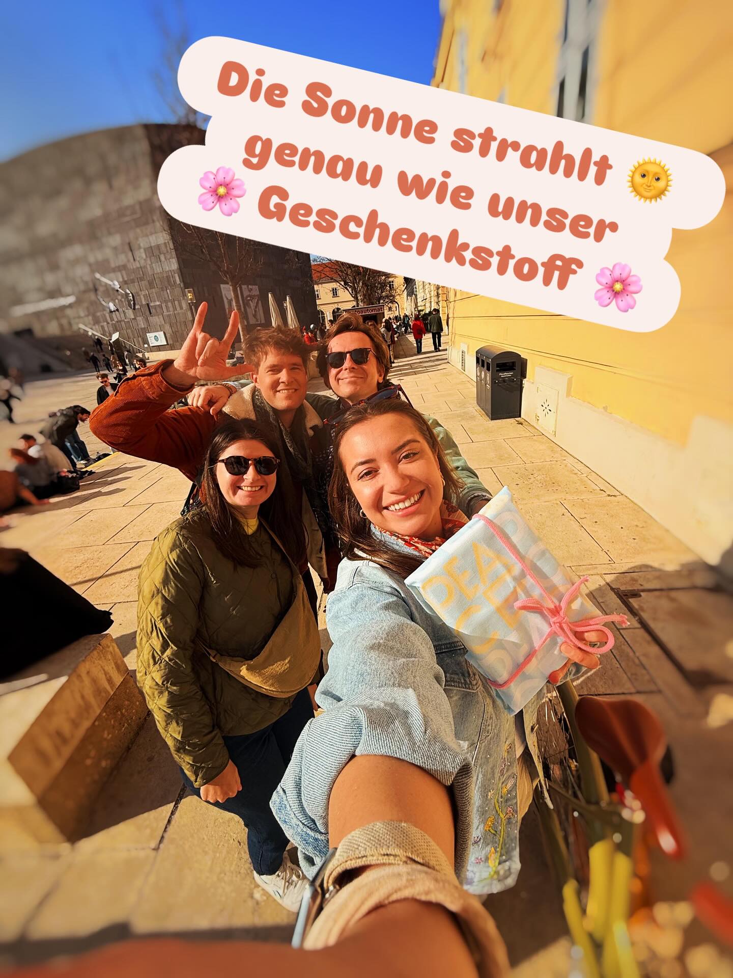 Wir wünschen euch allen einen schönen Frühlingsbeginn 💐🌸☀️
•
•
•
•
#geschenkstoff #wien #nachhaltig #schenken #schön #frühling