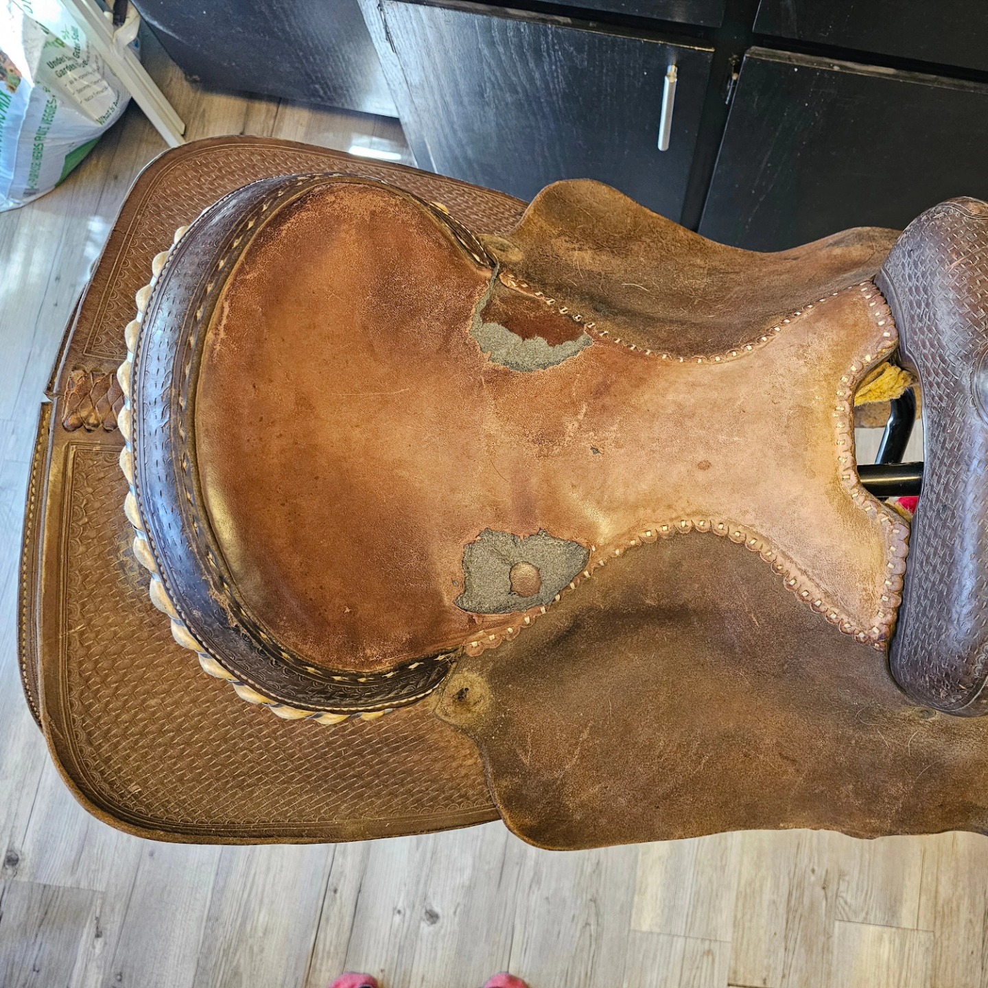 New seat, foam, rigging leather, repair stitching on skirting, and a cleaning and oiling.
#customleathersplus #saddlerepair #saddlerestoration