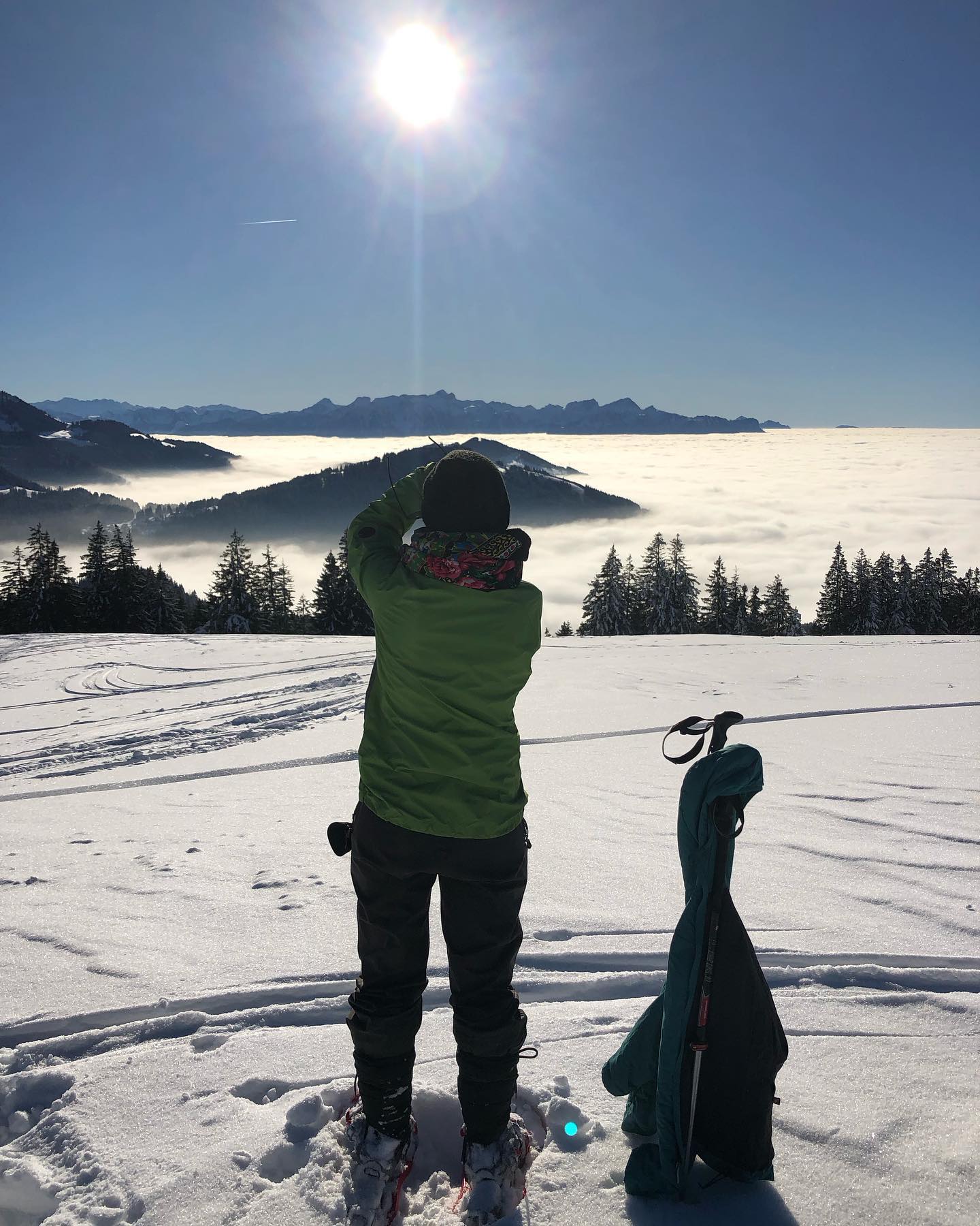 Malgré le dérèglement climatique, ce premier mois d’hiver a été magique - quel beau métier qu’être #accompagnatriceenmontagne !
#swissalps #snowshoes #nature #randoânes #kulkatrek