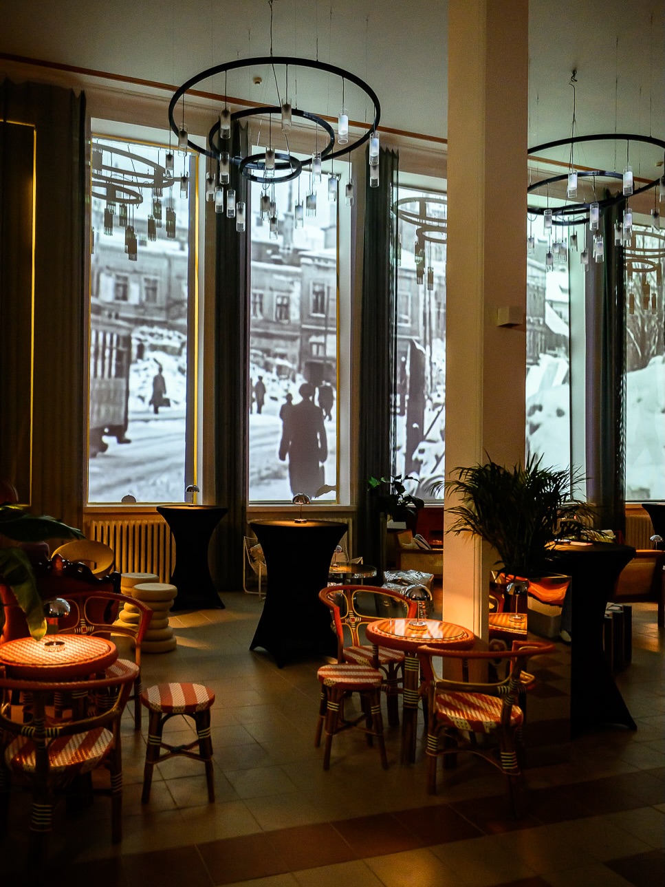 ✨ Vēl šovakar @bankhaus.liepaja būs apskatāma ekspozīcija “Laika Lieciniece”, par to, ko šis nams piedzīvojis 90 gadu laikā!
Atnāc un izbaudi šo atmosfēru džeza mūzikas pavadījumā, iemalko kādu dzērienu un apskati arī @monta.arts izstādi - starpcitu, darbus var arī iegādāties! 👩🎨
Tiekamies no 19.00-22.30, pēc tam gan uz mirkli veram durvis ciet, lai sagatavotos Bankhaus Unlocked ballītei 🔥
Projektu atbalsta @liepajaskultura
#izgaismotaliepaja #bankhaus #sarmantipasakumi