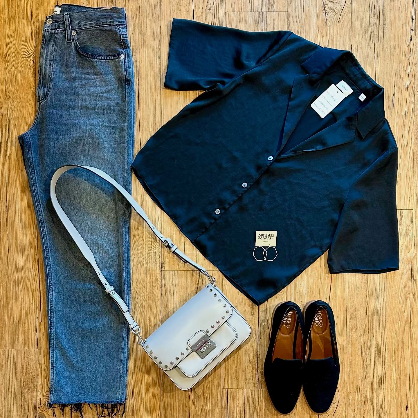 🖤🩶🤍
The details:
Aritzia/Wilfred satin top sz S, $22
Citizens of Humanity ‘Daphne Crop’ jeans
sz 27, $40
Franco Sarto suede loafers sz 9, $28
Michael Kors purse, $45
Morgen Barrett earrings, $30