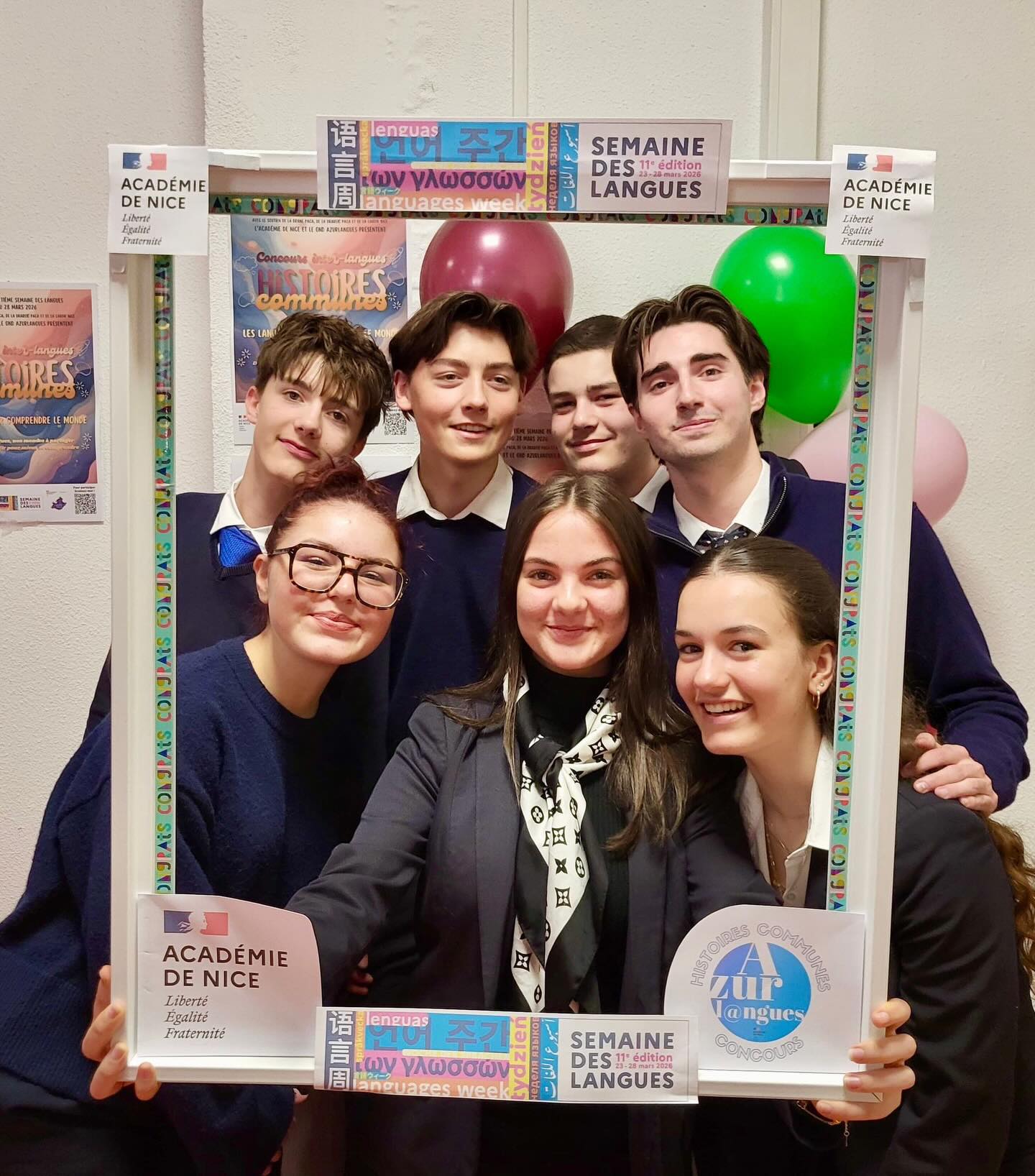 Voici quelques photos de la cérémonie de remise de prix du concours inter-langues qui s’est déroulée aujourd’hui au collège Jules Romains. Nos élèves de 1ere STHR ont remporté le 3e Prix de la catégorie « Lycées » avec un projet en espagnol et anglais intitulé « Les recettes de nos familles ». Leur diplôme leur a été remis par Madame la Rectrice.
Petite précision : cette cérémonie était organisée avec la participation des étudiants de BTS Tourisme du Lycée hôtelier Jeanne et Paul Augier de Nice.
@academienice
@jeronimopelirrojo06
@btstourisme_2tst1