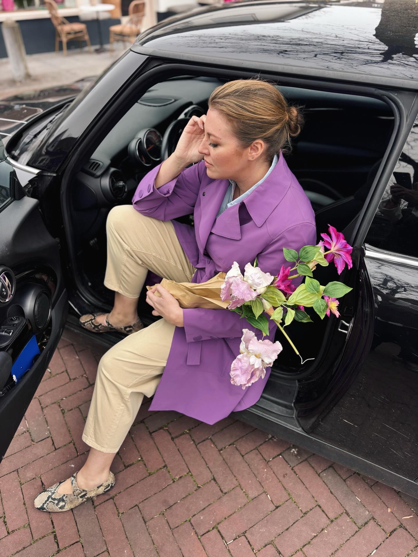 Pop of purple!💜
Prachtige trenchcoat Marina Rinaldi maat 40/42
#ootd #secondhand #marinarinaldi #preloved