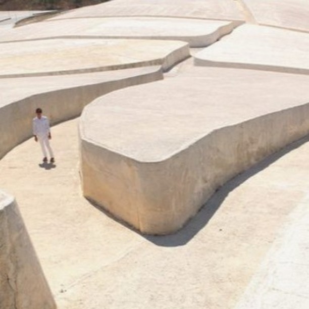 In our latest website journal entry, we explored the work of several designers as they integrated architecture and landscape to create truly memorable rooftop spaces. Check out the website link below:
https://www.studioserrette.com/post/the-elevated-plane