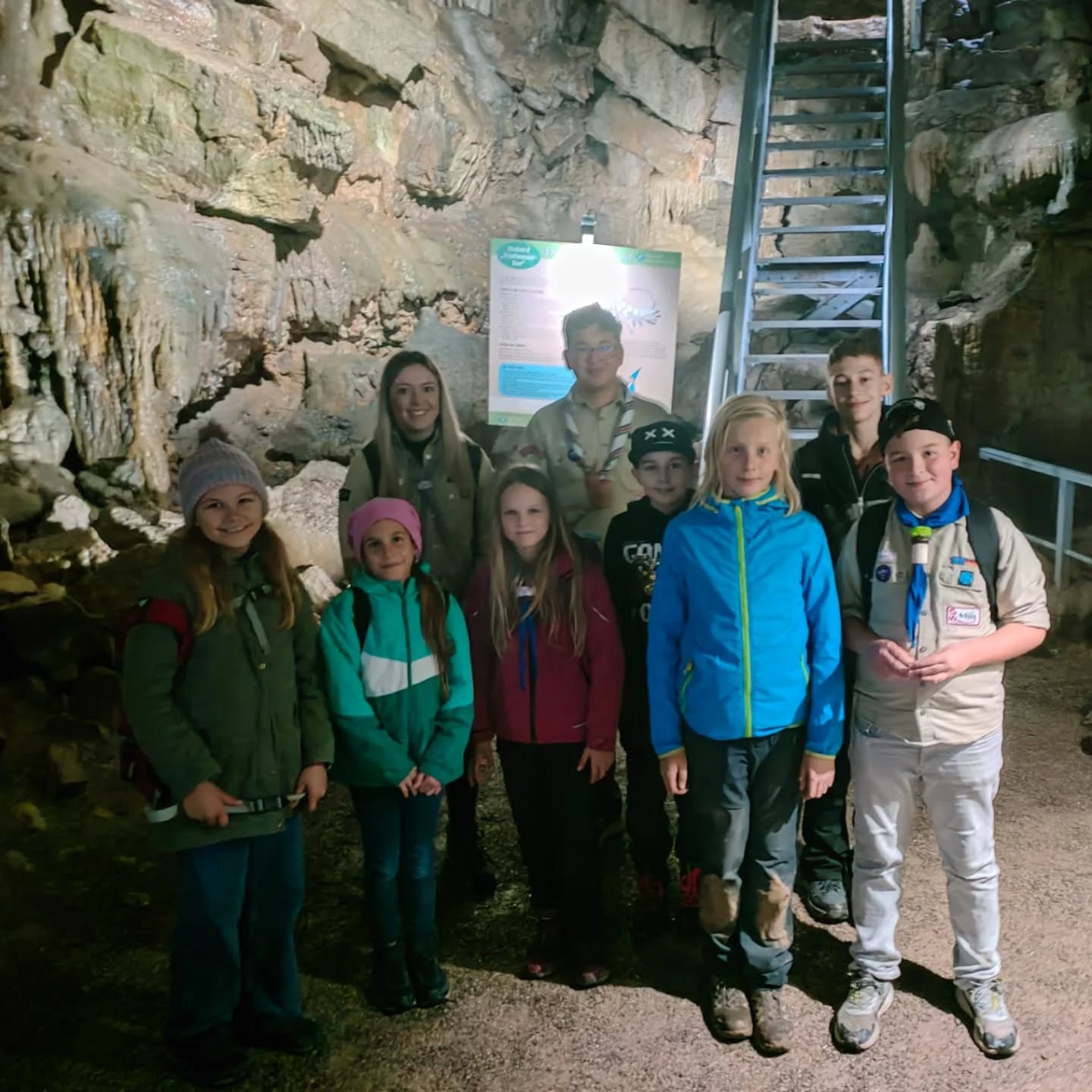 Rückblick zum diesjährigen Jupfi-Bezirkstag: Unsere Jupfis durften auf ihrem Bezirkstag die Hasler Erdmannshöhle erkunden. Auf der Wanderung zur Höhle gab es viele kleine Spiele, die es ihnen ermöglichten, die anderen Jupfis aus dem Bezirk besser kennen zu lernen! Danach konnten sich alle auf dem Weg nach Wehr und bei ein paar Runden British Bulldog auspowern. Alles in allem ein gelungener Bezirkstag! #dpsg