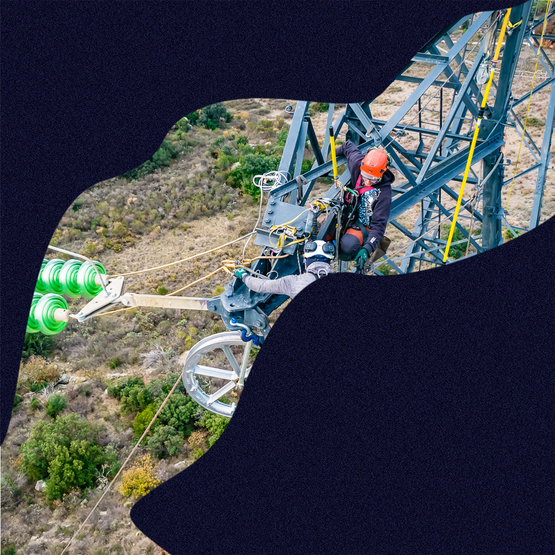 📸 | REPORTAGE INDUSTRIE | OMEXOM | LIGNES HAUTES TENSIONS 👷
👉 En 2022 j'ai été contacté par la société OMEXOM, filiale de Vinci Energie, afin de réaliser un reportage sur la mise en place d'une ligne très haute tension (400 000Vlt) entre la France et l'Espagne.
J'ai ainsi eu la chance de pouvoir fréquenter des hommes hors normes capables de travailler dans n'importes quelles conditions les plus périlleuses et ce, aux quatre coins de la planète.
Suivez-nous :
🌍 Notre site : https://www.indecomprod.fr/
🔹 Facebook: https://www.facebook.com/indecomprod
🔺 Instagram : https://www.instagram.com/indecomprod_filmmakers/
______________________________
.
.
#omexom #industrie #industriel #hautetension #energie #energiepositive #vinci #vincienergies #coupdecoeur #energieverte #photo #photoindustry #photoreportage #photooftheday
.
.
#agenceaudiovisuelle #RéalisationAudiovisuelle #PhotoProfessionnelle #DroneProfessionnel #VideoCorporate #monteurAudiovisuel #Packshot #ReportagePhoto