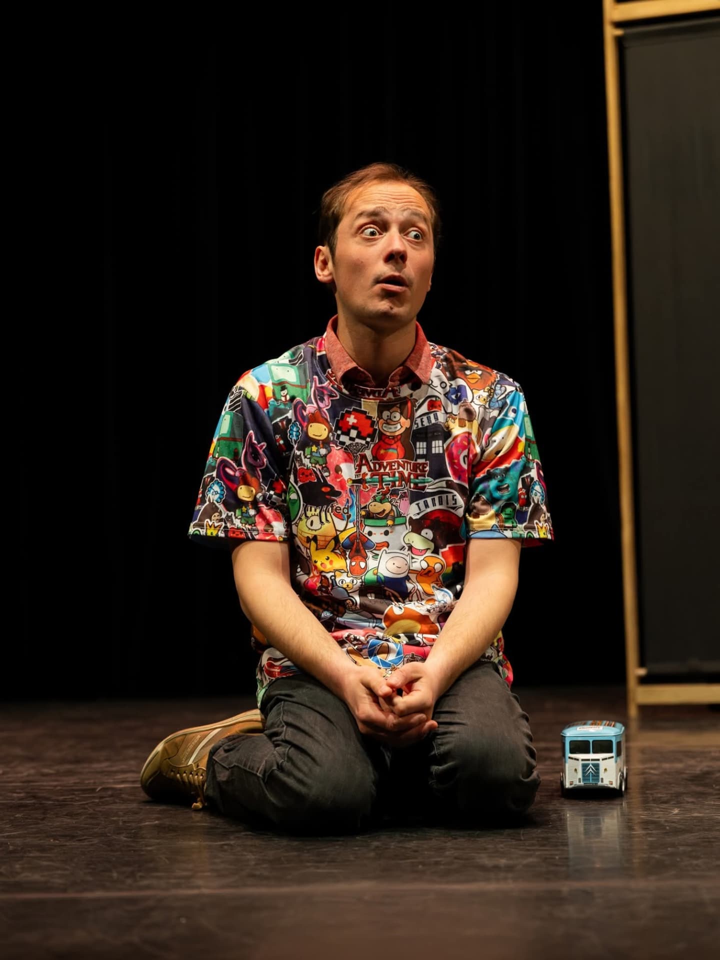 🎭HOMMES🎭 Dimanche, c'était la dernière de HOMMES au @theatrelacroiseedeschemins et c'était aussi la 60ème représentation du spectacle 😁
Merci beaucoup à toute l'équipe du théâtre qui accueille la compagnie pour la 3eme fois, toujours très bien !
Merci au public d'être venu et pour vos mots touchants ✨
Bravo à @wilhemfrenee qui a assuré ces 16 nouvelles dates du spectacle 🥳
Quelques photos du spectacle prises par @tonportrait_bis ☀️
#theatre #ciesoleilnoir #spectaclevivant #spectacle #paris