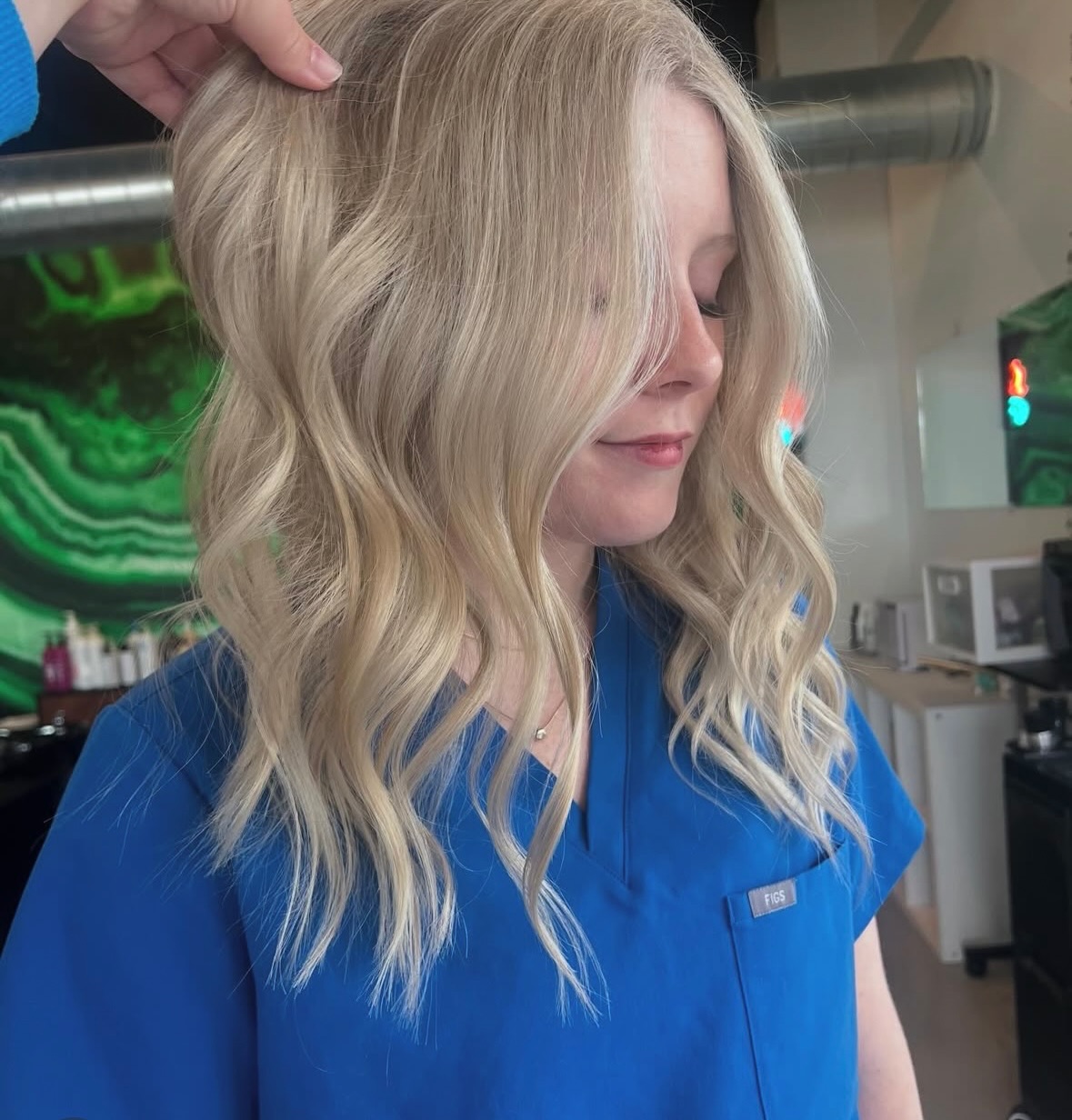 @hair.by.ashleymiller
🌟✨ Ready for a hair transformation? ✨🌟
Meet Ashley, your new go-to stylist for all things gorgeous! 💇♀️ Whether you’re dreaming of the perfect blonde balayage or a fresh, trendy haircut, Ashley has you covered.
💖 **Why Choose Ashley?**
- **Blonde Expert:** From sun-kissed highlights to icy platinum, she knows how to make your blonde shine!
- **Precise Cuts:** Transform your look with a haircut that suits your style and personality.
- **Personalized Care:** Ashley will recommend the best haircare products to keep your blonde looking fabulous long after you leave the salon.
✨ **Now Accepting New Clients!** Don’t miss your chance to pamper yourself with a stylist who truly understands your hair needs!
📅 Book your appointment today
#ames #amesiowa #iowa #ameshairstylist #iowahairstylist
