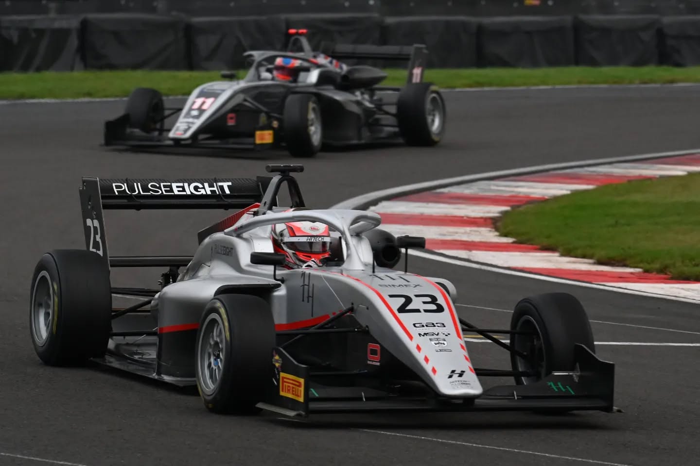 DONINGTON PARK 🎬
The race weekend has come to an end with a podium in Race 1🥈/ Race 2 in P6 / Race 3 in P9 🏁
Thank you, team and everyone who supported me this weekend 🙏🏻
#gb3 #hitechpulseeight #doningtonpark
📸 @jakobebrey
🤳🏻 @the_storyteller_agency