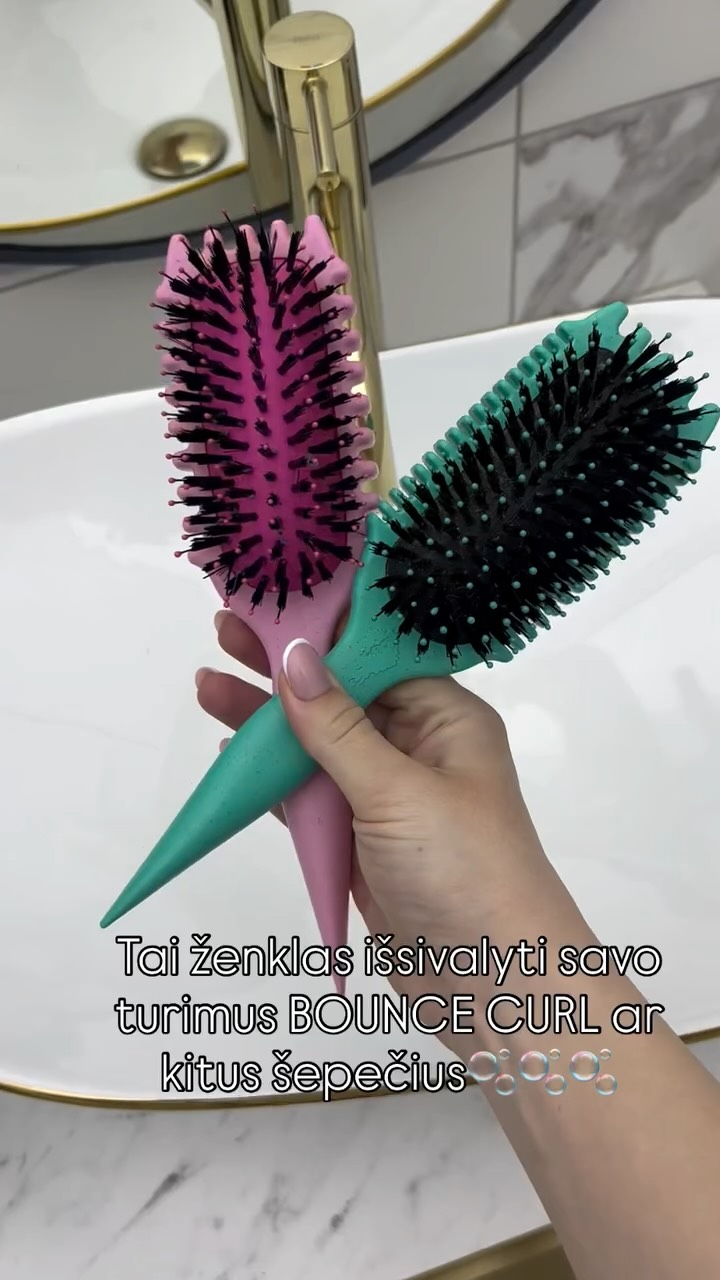 Tai ženklas išsivalyti savo turimus šepečius🫧🫧🫧
Dar neturi savo BOUNE CURL garbanų formavimo šepečio? Jį galime išsirinkti kartu arba gali įsigyti internetinėje parduotuvėje❤️
www.garbanotasese.lt
@bouncecurl
#bouncecurlsepeciai #bouncecurlsepeciuvalymas #garbanotuplaukuprieziuralietuvoje #garbanotuplaukuprieziuravilniuje