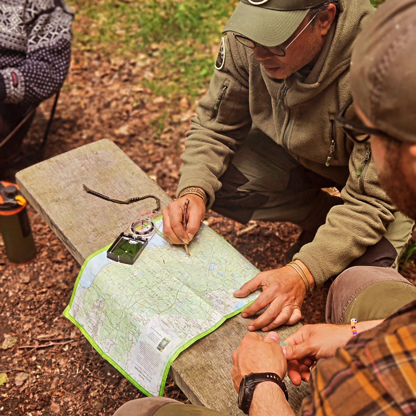 Teaming up with @malayajunglecraft in Denmark teaching the students of the Bushcraft education about navigation💪
#Bushcraft #navigation #primitiveskills #compass #wildernessskills #bushcraftskills #survival #survivalskills #friluftsliv #vildmark #bushcraftschool #bushcraftuddannelsen #thebushcrafteducation #kortogkompas
#keepitsimple #bushctafteurope #bushcraftdanmark