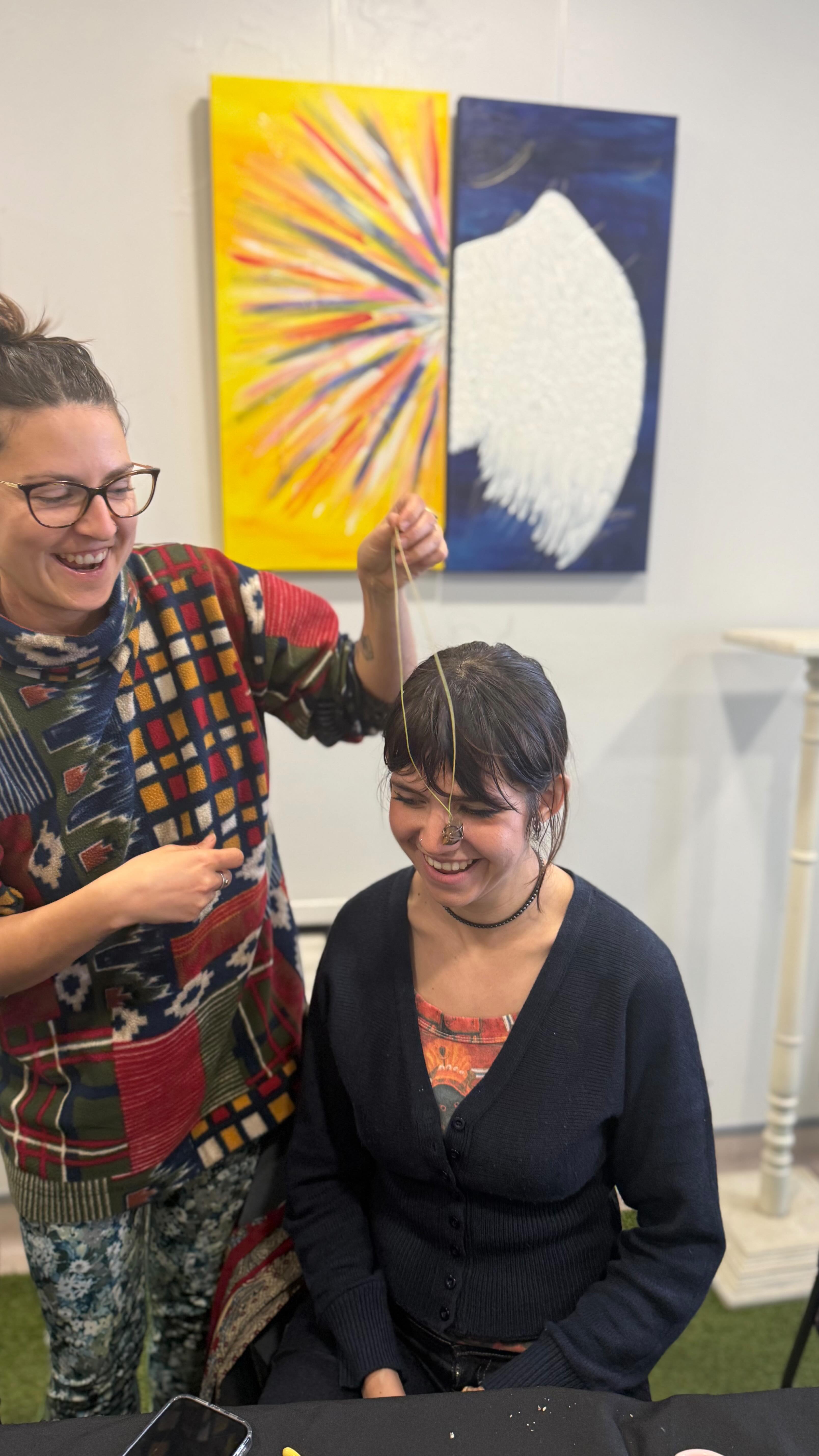 Reborn Beauty — and just like that, our big event begins ✨
Today, materials found a second life, turning into stories you can wear.
This sustainable jewelry workshop became a space of transformation, creativity, and quiet magic 💫
Part of the Craftwork4All @craftwork4all project — where ideas are reborn into beauty.
Led by Anita Gabor @roodsbya — huge thanks for the inspiration and energy ✨
We continue this Saturday at 11:00
#RebornBeauty #SustainableJewelry #Craftwork4All #artemassociation #arthubmadeira