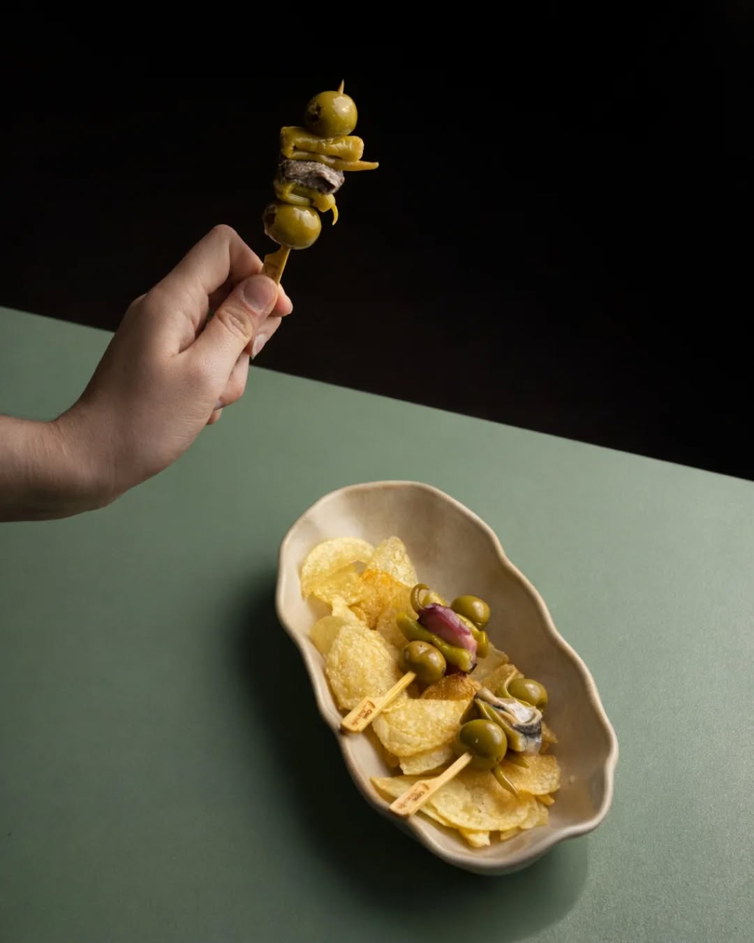 Sabemos que te gustan las gildas, así que hemos preparado un plan diferente para ti:
Atardecer, cócteles, picoteo y lo que necesites.
Acompaña los primeros momentos de la primavera con las mejores vistas (y sabores) de la ciudad.
#skybarvalencia #novotelvalencia #rooftopvalencia #tardeovalencia