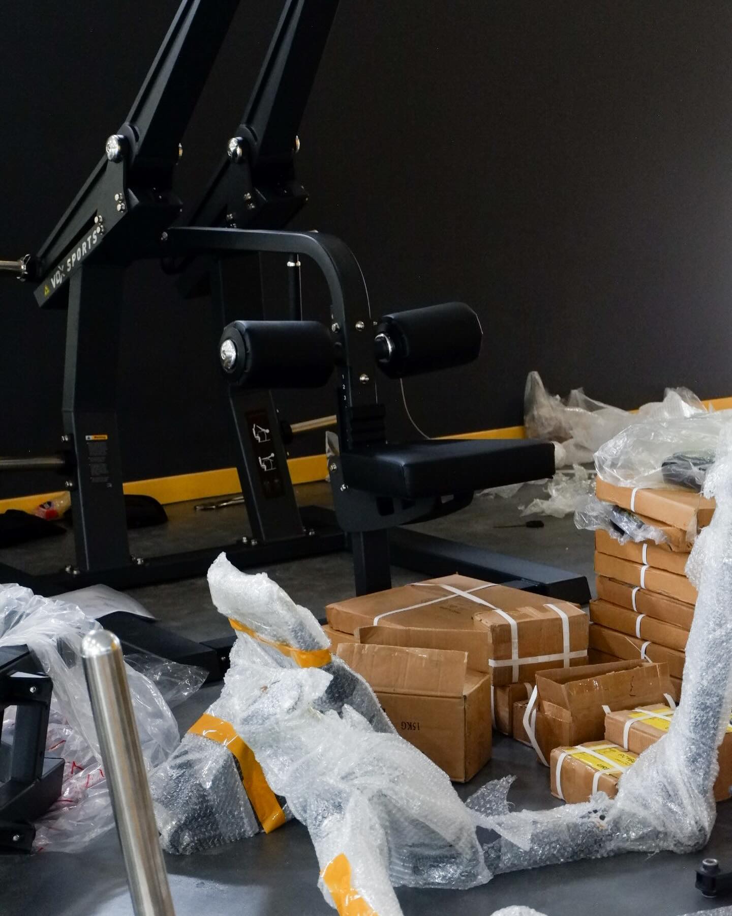 Second round of gym unboxing - CARDIO EDITION 🫀💪🏽🔥
.
.
.
.
#thegym #thegymgiliair #giliair #fitness #workout #paradise #lombok #indonesia #swimmingpool #fit #fitlife #exercise #gym #gymlifestyle #gymlover #foryou #fyp #cardio #heart #strong #resistance #unboxing