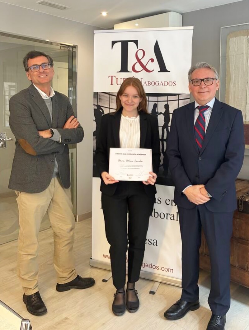 En Querol by Talenom creemos en el talento local y en darle oportunidades reales 🚀
Hoy queremos aprovechar la ocasión para felicitar a nuestra compañera Maria Milián, quien recientemente ha sido reconocida con el 🏅 Premio de T&A de Excelencia Académica en Derecho Laboral al mejor Trabajo Final de Grado en Relaciones Laborales y Recursos Humanos de la @ujiuniversitat .
Su historia es un claro ejemplo del talento que tenemos en Els Ports y el Maestrazgo:
Empezó con nosotros realizando sus prácticas universitarias y la relación laboral continuó cuando se graduó, incorporándose definitivamente al equipo.
Su camino refleja algo muy importante para nosotros:
⟶ Apostar por el talento joven
⟶ Crear oportunidades reales de futuro
⟶ Impulsar el equilibrio entre trabajo y vida en la comarca dels Ports
Porque sí, el talento también crece y se queda en casa 🌍
👏 ¡Enhorabuena, Maria! ¡Estamos muy contentos de acompañarte en este camino!