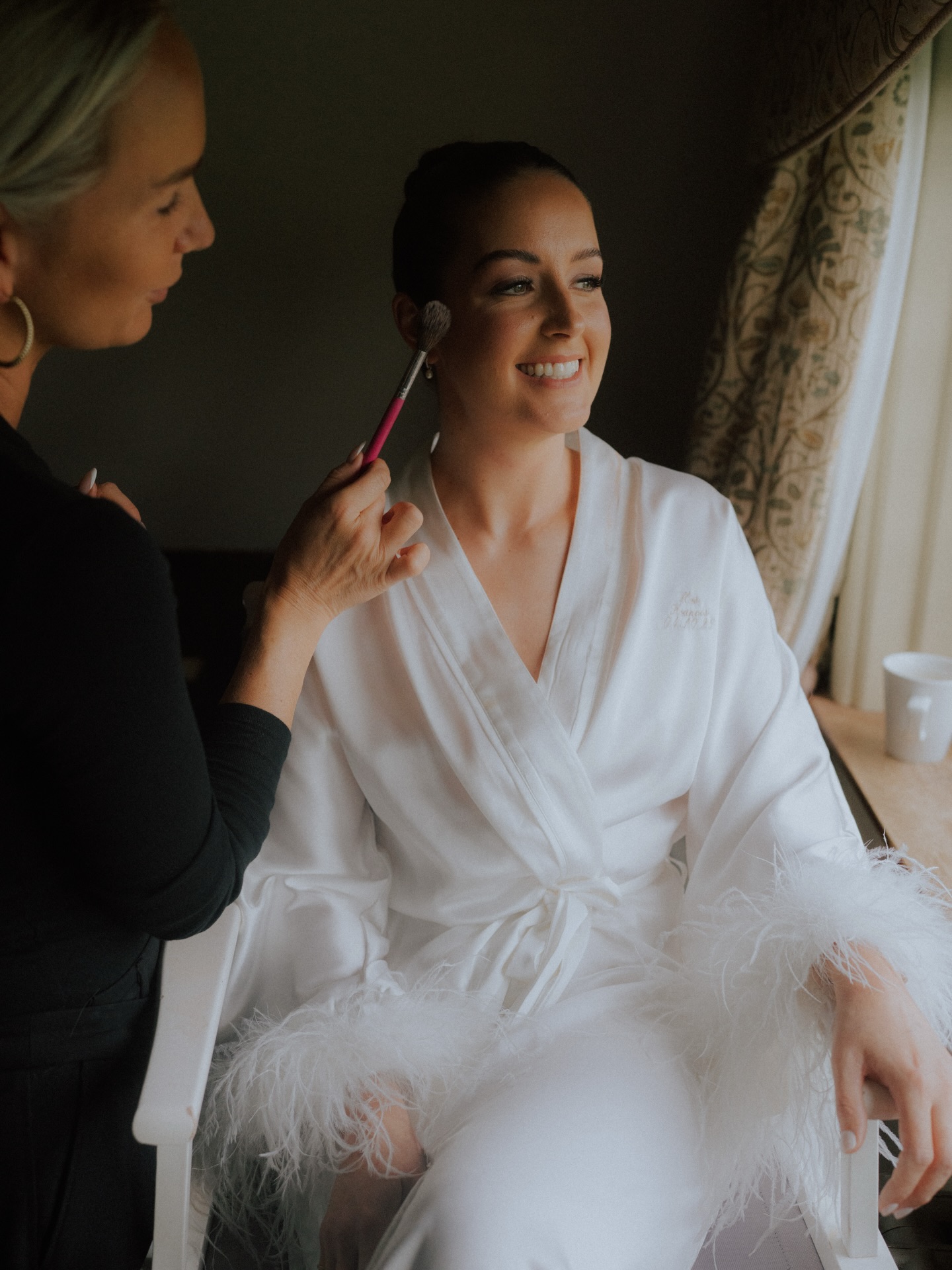 The most dreamy bride 🤍✨.. and one of the most fun wedding preps of my career.. I don’t think we stopped laughing all day! 😂🤍🤍🤍
Hannah‘s wedding at the beautiful Hever Castle was stand out from start to finish 🤍
I adored the modern, glowy and sophisticated look we created together, complementing the glamorous, fashion-forward style of the day - incorporating a monochrome colour scheme against a beautiful historical backdrop 🤍🖤
Images @zoomproductionsuk
Venue @hever_castleweddings
Dress @casablancabridal
Florals @theflowersmiths
Makeup @helenleemua
Assistant MUA @scampbellbridalmakeup
Hair @jlhairstylist
Bride @hannahdaisyfrancis
#bridalmakeup #hevercastlewedding #hevercastle #bride #wedding