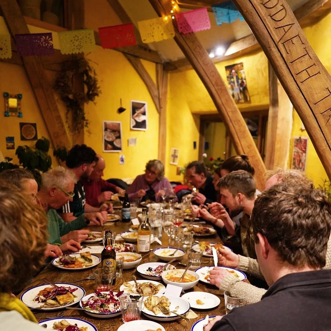 A little recap from the latest greek supperclubs.. what a feast! A delicious way to wrap up the season of autumn and winter suppers held by Sarah and Aitana from @littlecookingpot
We can't wait to re-open the cafe doors and resume supperclubs as we move into Spring next year. A very exciting time ahead! Until then ~ a little respite over the winter!
...
Diolch i phawb ddaeth i fwynhau ac i gefnogi nosweithia swper gan Sarah ag Aitana dros yr hydref a gaeaf yma ~ rydym yn edrych ymlaen yn arw at gwanwyn, lle byddwn ail-agor drysau'r caffi ac yn ail-gychwyn y nosweithia swper! Adeg cyffrous iawn i'r felin ~ tan hynny, ychydig o seibiant dros weddill y gaeaf!