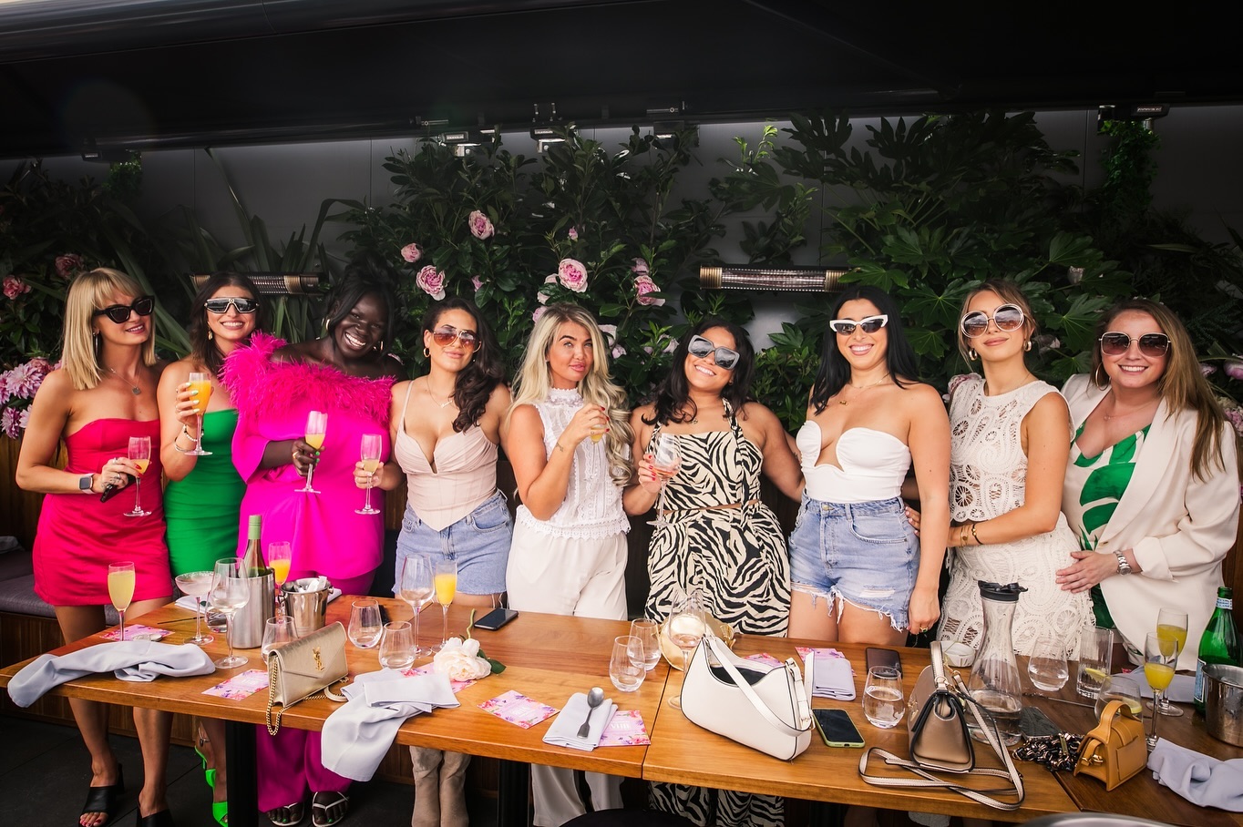 ๐ Saturday, December 14th ๐ Celebrate the festive season @vocal_house_brunch ! ๐ฝ๏ธ๐น Join us at the stunning Leaf & Cane venue in the Hyatt Hotel, Blackfriars, for an hour of bottomless drinks ๐ฅ, a delicious main meal, dessert ๐ฐ, and a live performance from our incredible VHB singer ๐ค Table bookings from www.vocalhousebrunch.com