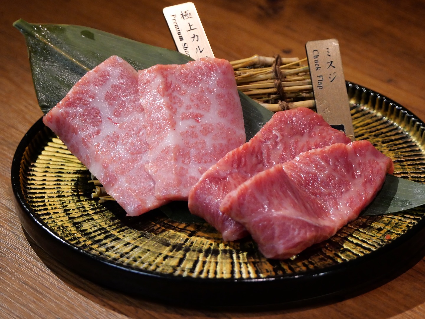 究極のくちどけ。すべて「手切り」へのこだわり 】
美しいサシが入った『極上カルビ』と『ミスジ』。 当店では、職人がお肉の繊維を見極め、一枚ずつ丁寧に手切りしております。
機械では出せない、お肉本来の旨味ととろけるような食感をぜひご堪能ください。
皆様のご来店を心よりお待ちしております。
店名:焼肉マウム 京都木屋町店
ディナー営業↓
•営業時間:17:00〜3:00
【ディナー予約方法】
•電話
•DM
•プロフィールのURL
•住所:〒604-8021 京都府京都市中京区北車屋町265-1 UGKビル1F
•電話番号:+81-75-741-7011
阪急四条河原町駅・京阪祇園四条駅より、
徒歩5分と駅チカ
※駐輪、駐車場 近隣にコインパーキング有り ____________________________________________
【 The Ultimate Melt-in-Your-Mouth Experience: Our Dedication to Hand-Cut Wagyu 】
Featuring our beautifully marbled Premium Kalbi (Short Rib) and Misuji (Top Blade). Our skilled chefs carefully assess the grain of the meat, slicing each piece precisely by hand.
Experience the true umami and incredibly tender texture that simply cannot be replicated by a machine.
We sincerely look forward to welcoming you.
Restaurant Name: Yakiniku Maumu Kyoto Kiyamachi Branch
Dinner Service↓
* Hours: 17:00 - 3:00
:How to Reserve for Dinner:
* Phone: ☎
* DM
* Website
* Address: 〒604-8021 265-1 Kitaguruma-cho, Nakagyo-ku, Kyoto-shi, Kyoto UGK Building 1F, Japan
* Phone: +81-75-741-7011
#yakiniku #wagyu #京都グルメ #京都焼肉
#焼肉マウム