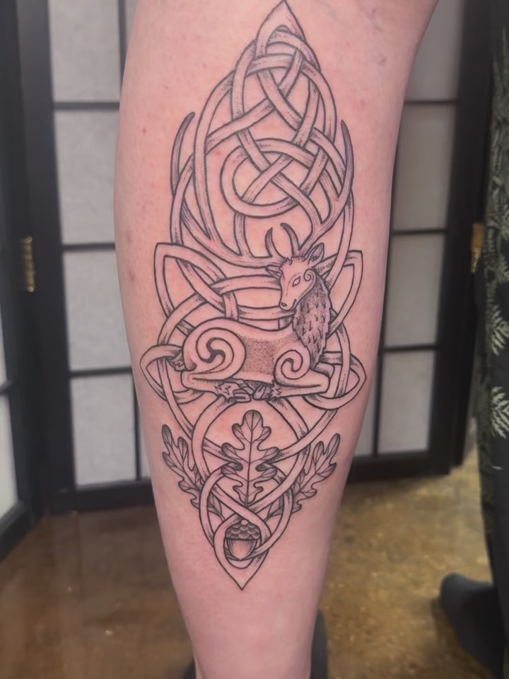Created a piece inspired by the wild forest god Cernunnos. Thank you to the loveliest client @babayagasgranddaughter
-
#triplegoddesstattoos #cernunnos #knotworktattoo #celtictattoo #celticknotworktattoo