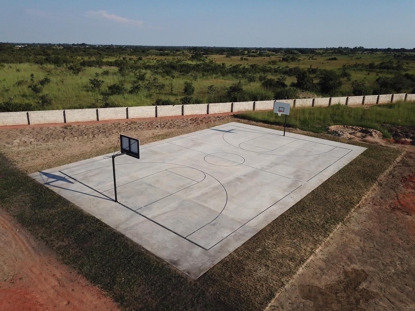 Our awesome partners at @poeticeintl are working towards opening a beautiful three-acre recreational park by the end of April that will be open to any of the 60,000+ Choma residents. This includes a brand new 25x15meter basketball/netball court with a 120 square tube turning mechanism to incorporate both sports. In the coming months, the court will be painted & lighting installed to allow for the community to play for longer hours. We are so excited to be part of such an amazing project & we look forward to seeing its completion soon!