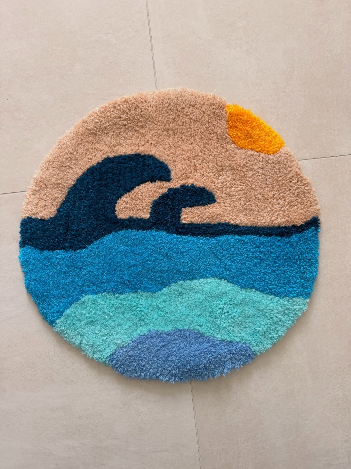 waiting for summer 🌊☀️ Tufting-Workshop buchen unter middelwerk.de
#rugs #workshop