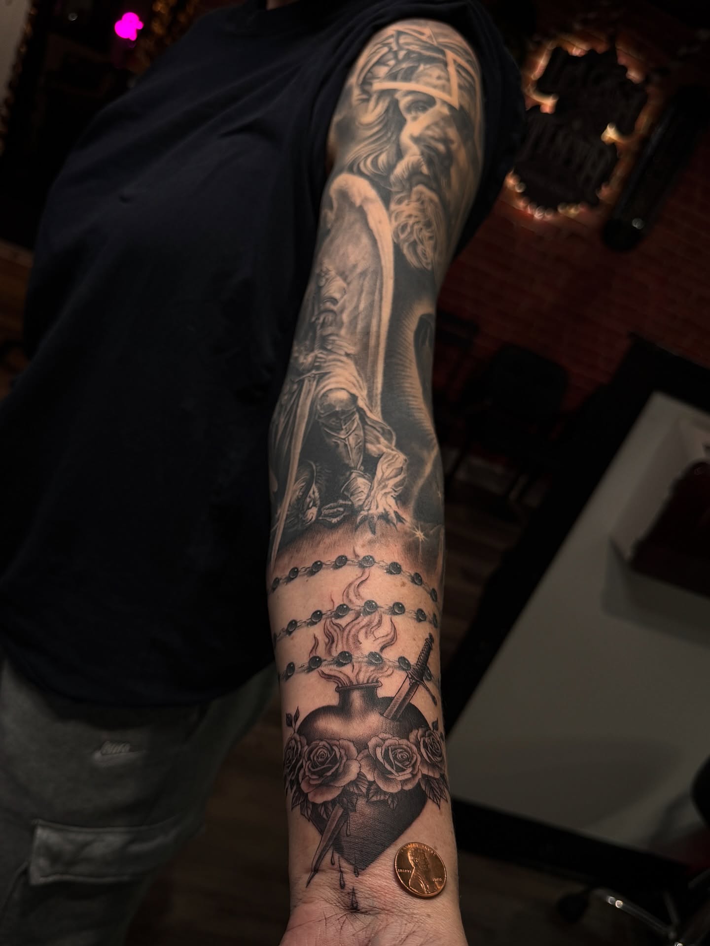 Virgin Mary Sacred Heart. The roses 🌹 were the size of a penny. Details i got yall. Thank you very much for the trust @angeliquepridgen
#virginiatattoo #virginiatattooartist #sacredhearttattoo #dmvtattooartist #dmvtattoos