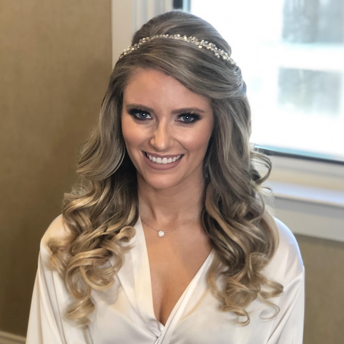 Completed Look on our #beautiful client @kellylongs #Hair by @marialicaribeauty and #Makeup by @angelamakemeup ... Kelly chose our 6 Piece Clip-in set in the color Dark Blonde 20 Inch Length! Brides get your Style Box now! #hairextensions #clipinextensions #brides #weddings #longerhair #thickerfullerhair #glamhair #bridalhairstyles #styleboxbeauty