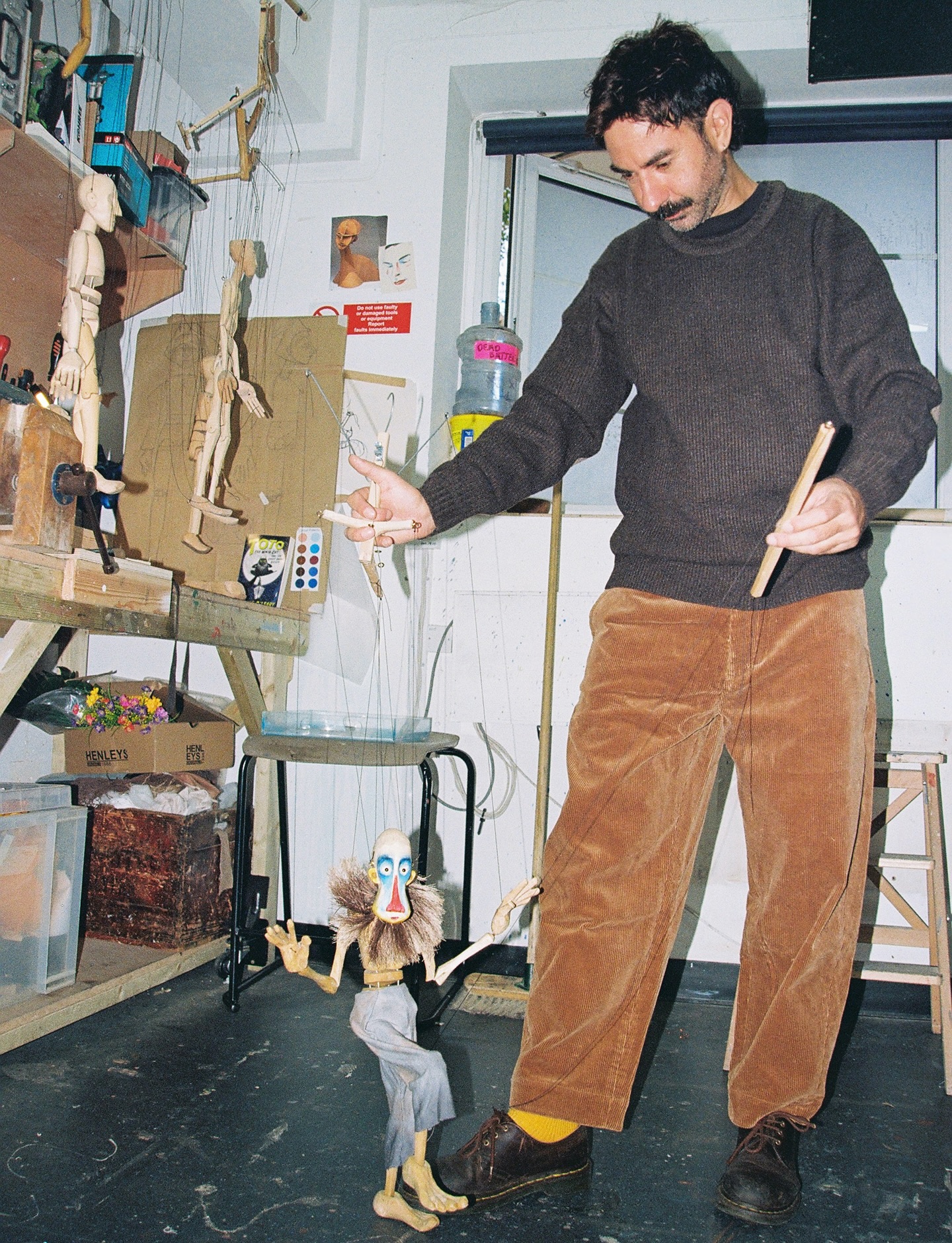 HAPPY WORLD PUPPETRY day to all my fellow puppeteer people: the makers, teachers, producers and all the enthusiasts! It’s time to celebrate all the people around the globe who choose to dedicate their time and artistry to this field.
#worldpuppetryday #worldpuppetryday2026 #puppetry #puppets #puppet
Here’s a selection of photos from the last 12 months. Shout out to the team at @taciturnli_official for dressing my their lovely garments in photo 1.