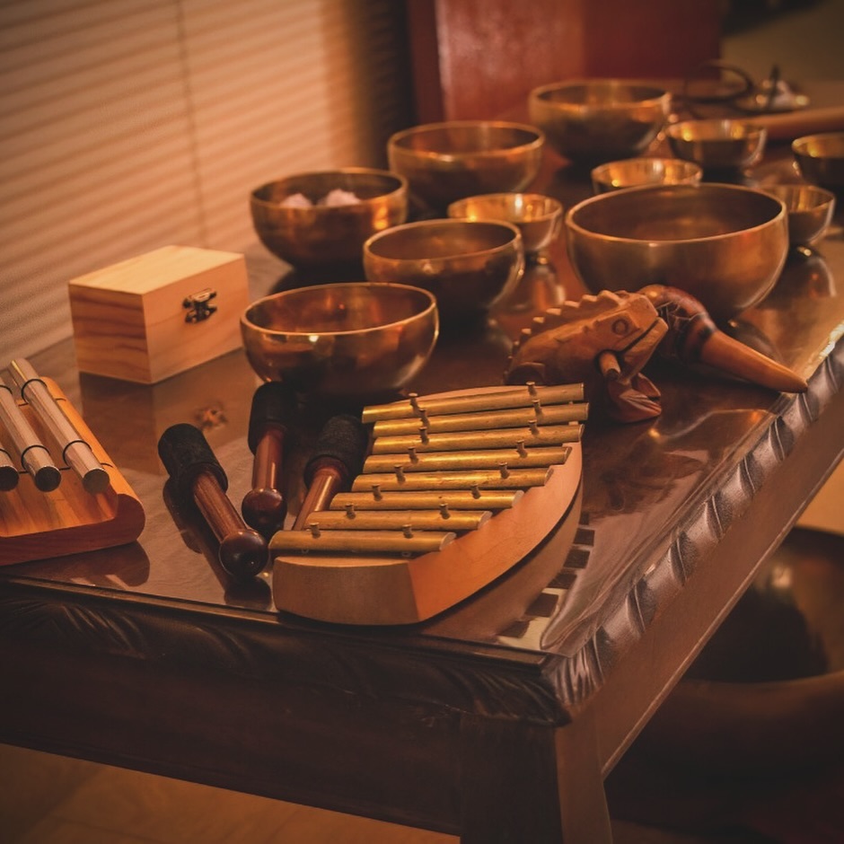 ~~ Yin, Yang & Sound Healing Workshop ~~
Join Laura & Barbora on Sunday 20th October at 3-5pm, Luisne Centre for Wellbeing, Bray.
We will start off with some grounding yin postures, moving into very gentle movements while syncing the breath and finally coming to a short guided meditation before the finishing sound healing session.
A total reset for the nervous system, allowing the body and mind to rest together. You will leave the session feeling centred, calm and rejuvenated.
Let me know if you would like to join us 🤍
#yogaworkshop #bray #soundhealing #yinyoa #yinyang #meditation #yogabray #yogawicklow