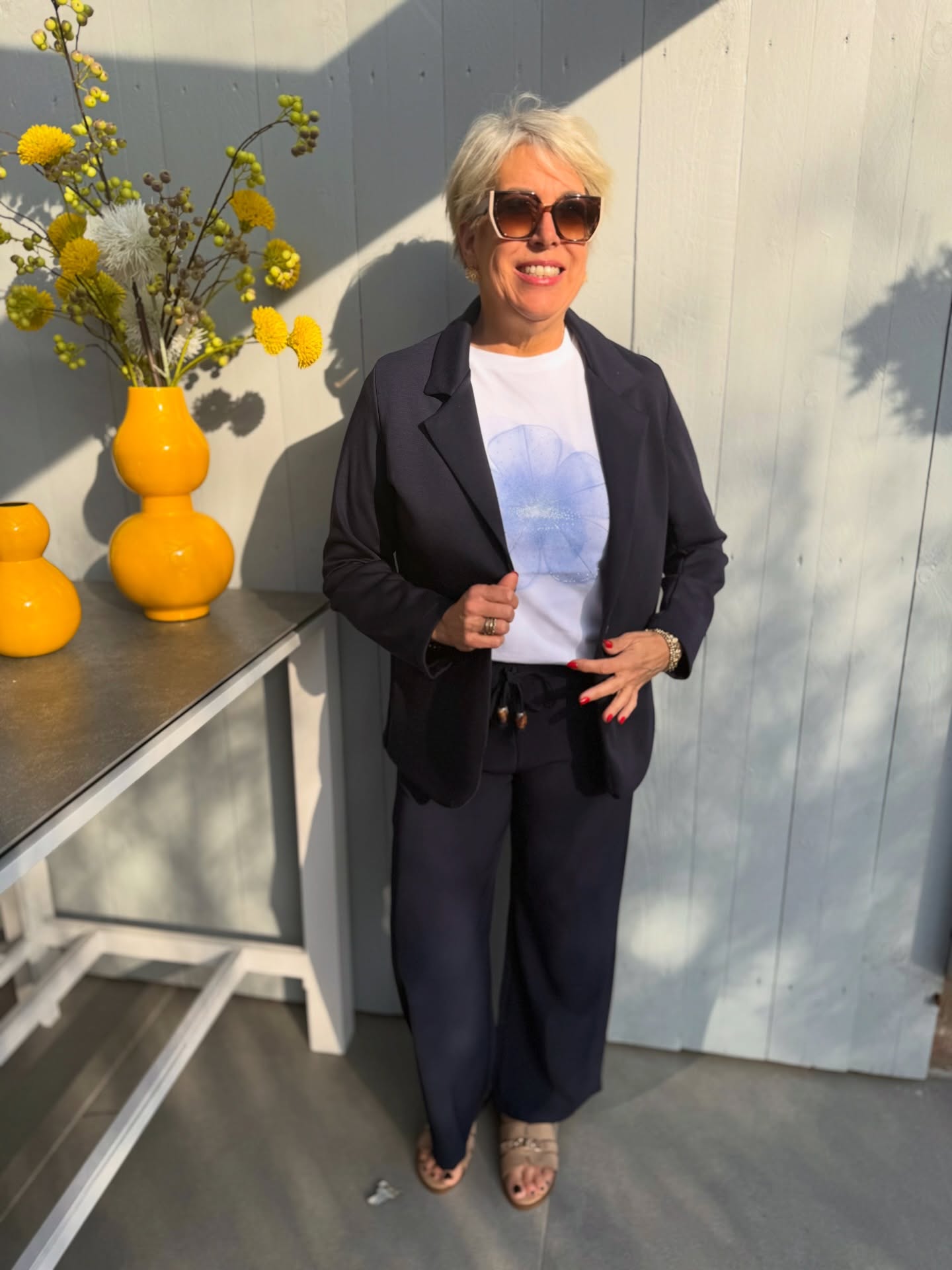 It’s Monday again 💙
Und das heißt: Neue Kollektion ist online!
Freut euch auf feminine Looks mit wunderschönen Blümchen 🌸, romantische Röcke und cleane Styles in eurer neuen Lieblingsfarbe Dunkelblau.
Und ein echtes Highlight:
Unser erster Bikini-Zweiteiler in diesem Jahr 👙
Wenn ihr ihn noch nicht kennt – glaubt uns: Ihr werdet ihn lieben!
✨ Jetzt entdecken – Link in der Bio
⸻
#fashionboxx #newcollection #mondaydrop #femininefashion #sommerstyles #blumenliebe #romanticlook #dunkelblau #outfitoftheday #ootd #onlineshop #boutiquestyle #musthave #summervibes #bikinilove