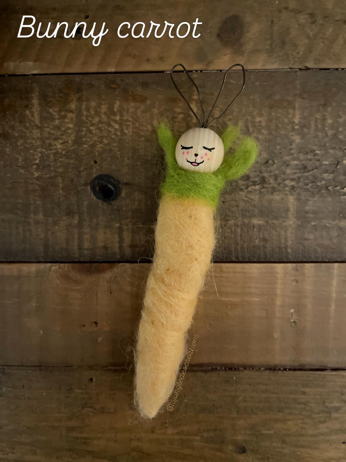 🇬🇧 What’s every bunny’s dream in spring?
To taste fresh carrots after the long winter months…
So I imagined a little magical companion:
half bunny, half carrot, made with needle felting using soft wool, wire, and a wooden bead.
A simple, sensory, and poetic creation to make
👉 The full step-by-step tutorial is available on my website (link in bio)
Save for later and let me know in the comments if you’d like to try it.
—
🇫🇷Le rêve de tout lapin au printemps ?
Retrouver enfin le goût des carottes nouvelles après les longs mois d’hiver…
Alors j’ai imaginé un petit compagnon un peu magique : mi-lapin, mi-carotte, né d’un mélange harmonieux entre laine feutrée, fil de fer et perle de bois..
Une création simple, sensorielle et pleine de poésie
👉 Le tutoriel détaillé est disponible sur mon site (lien en bio)
Enregistre pour plus tard et dis-moi si tu aimerais essayer en commentaire.
—
Materials from @panduroofficial #panduro
—
#needlefelting #bunnycraft #easterdiy #natureinspiredart
Needle felting | felted wool | bunny carrot | DIY spring craft | Easter handmade decoration | fine motor skill activity