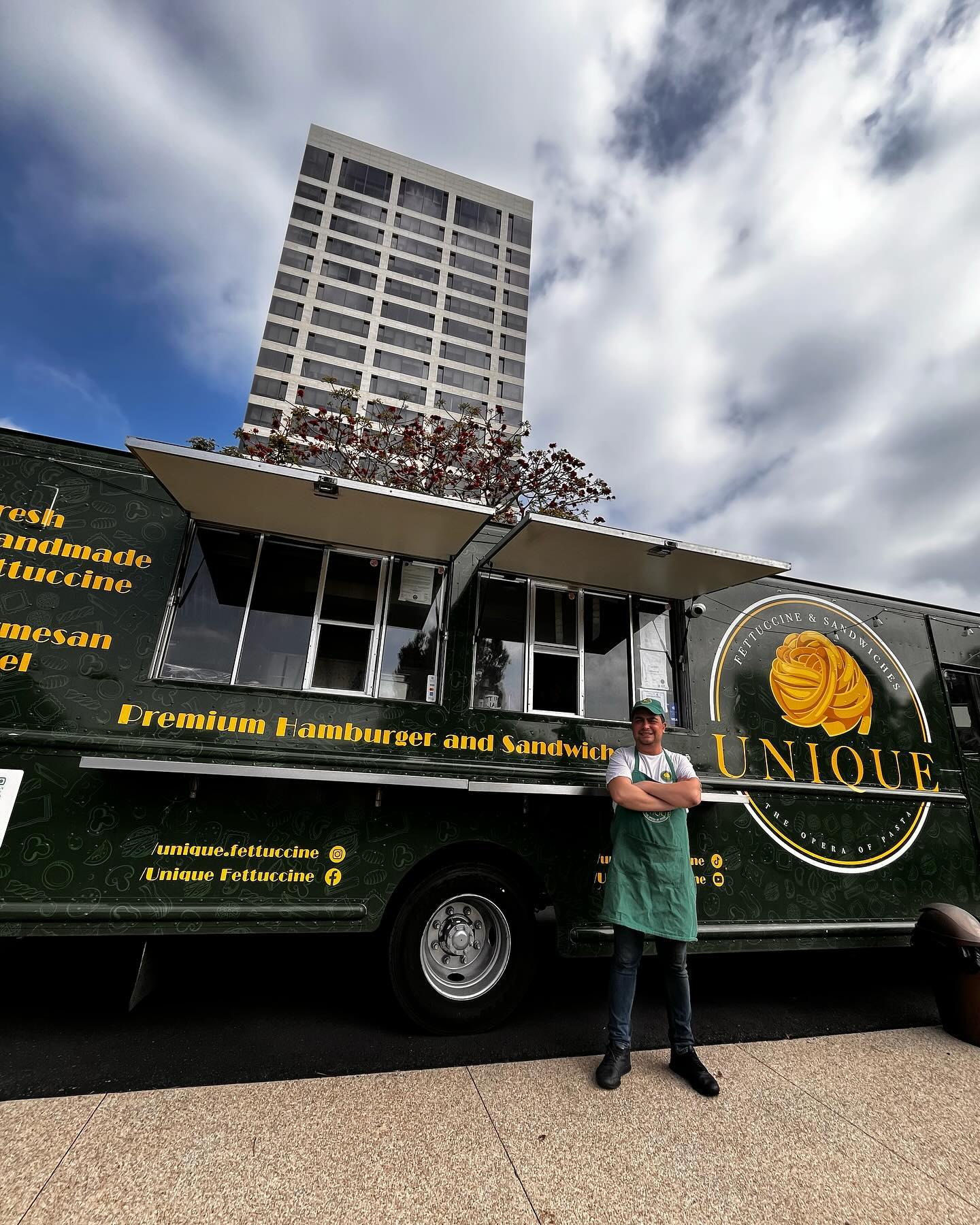 We were at @wellsfargo for headquarter office worker lunch service catering, thank you for choosing us, hope to see you again! Thank you for your hospitality #wellsfargo #newportbeach #headquarters #catering #unique #uniquefettucine #theoperaofpasta #thebestchefonwheels