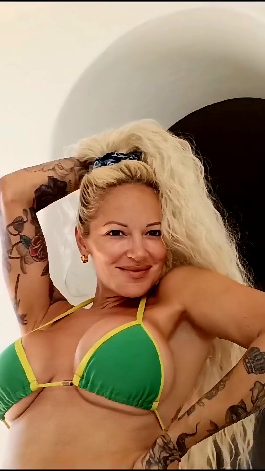 Get the T shirt from my site or DM me. They come is S/M/L for $35
#supportyourgirl #showgirl #latinx