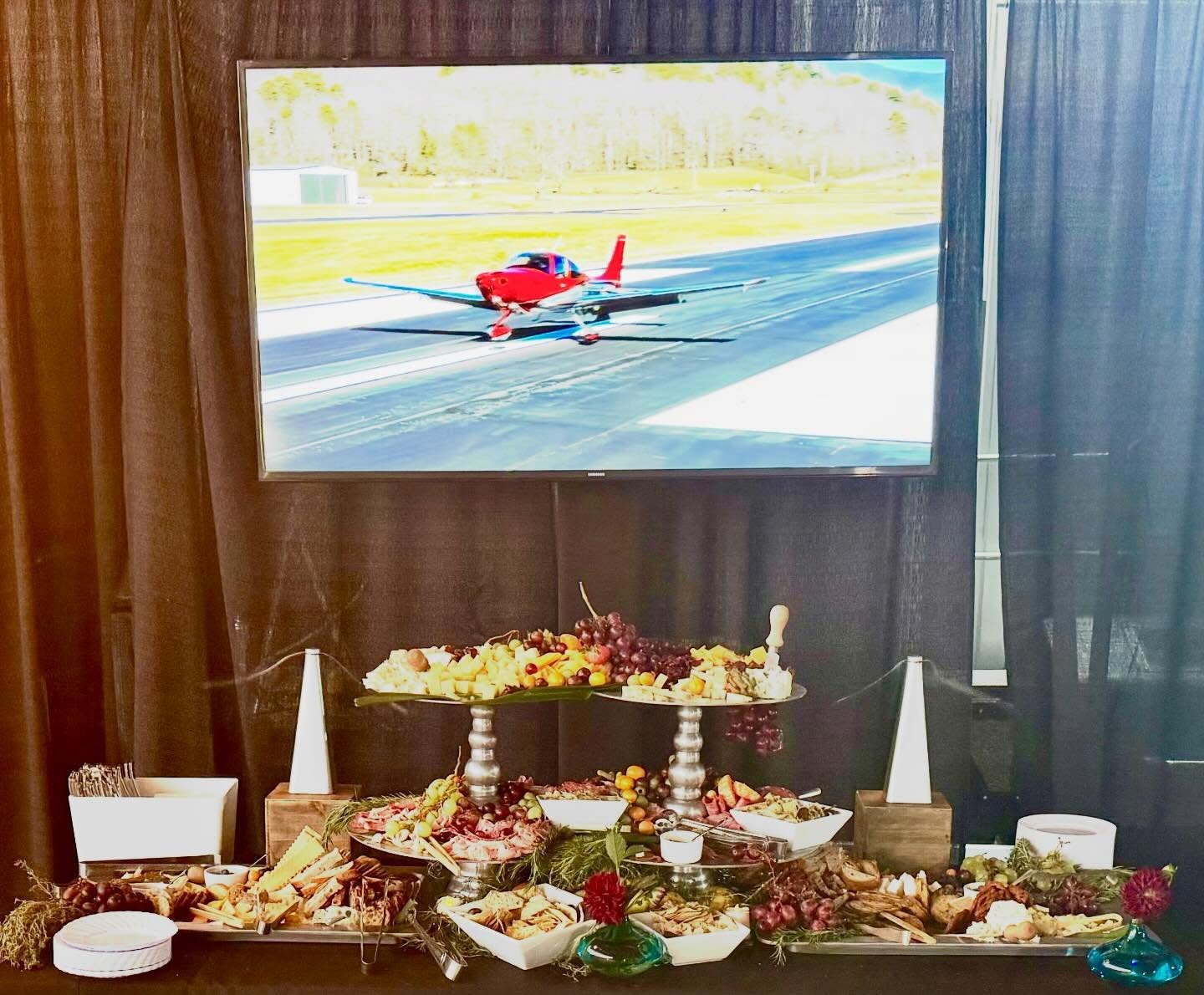We produced this beautiful event for @cirrusaircraft in the @lipsonaviation hangar on the #brackettfieldairport. #wine #appetizers @laparty_rents @abovetheline_events @liquid.catering