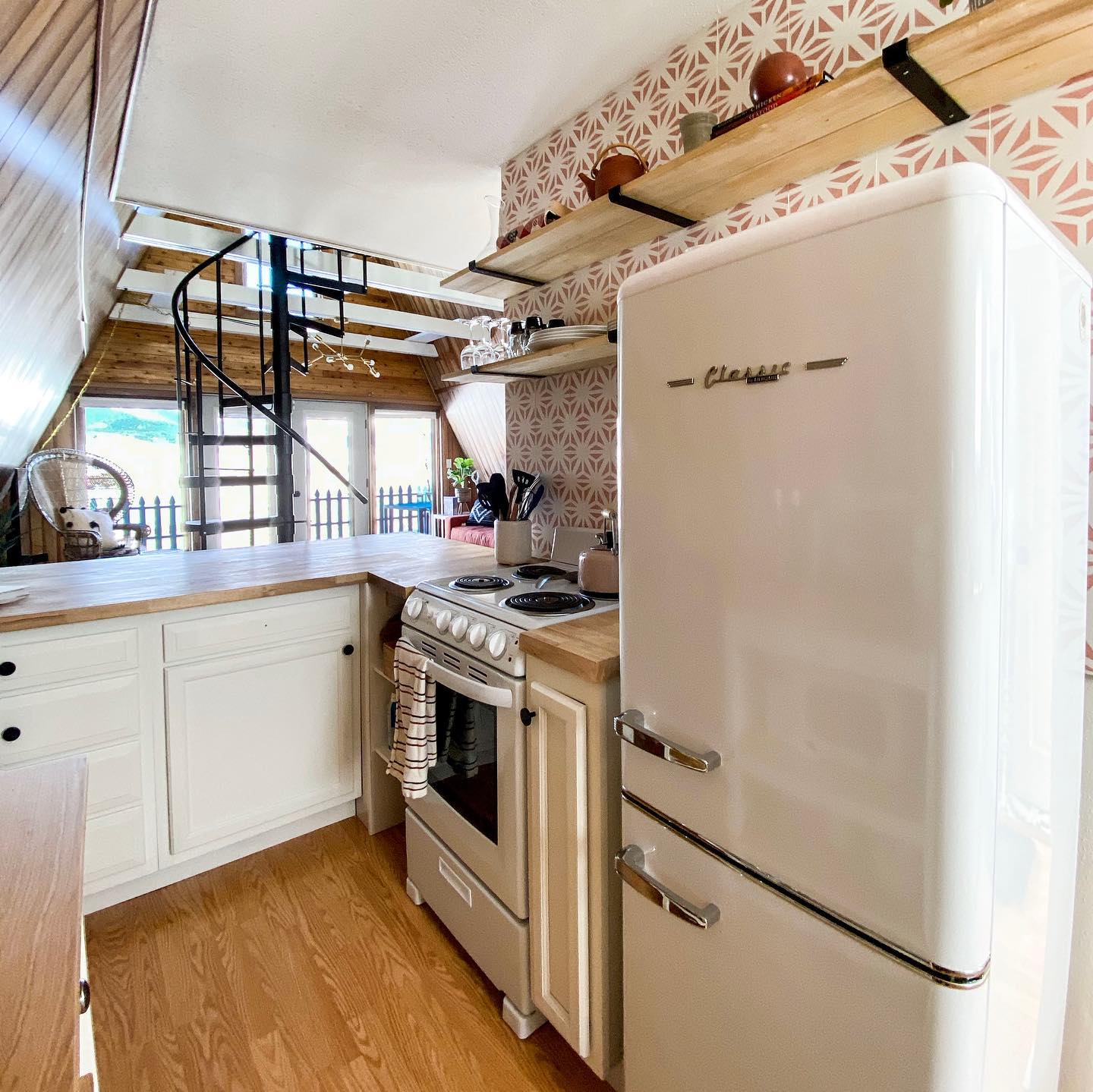 Triangle 1 kitchen, and Triangle 2 kitchen. I guess I have a thing for pink kitchens, because I somehow managed to work it into both. Triangle 3 is totally different though. Can you guess the accent color? I’d you’ve been paying attention to my hints and stories over the last year, you’ll probably guess it. 😉
#cabinkitchen #pinkkitchen #retrokitchen #kitchendesign #cabindecor #cabinrentals #cabinremodel #aframe #aframecabin #cabinvibes #moderncabin #airbnbcolorado