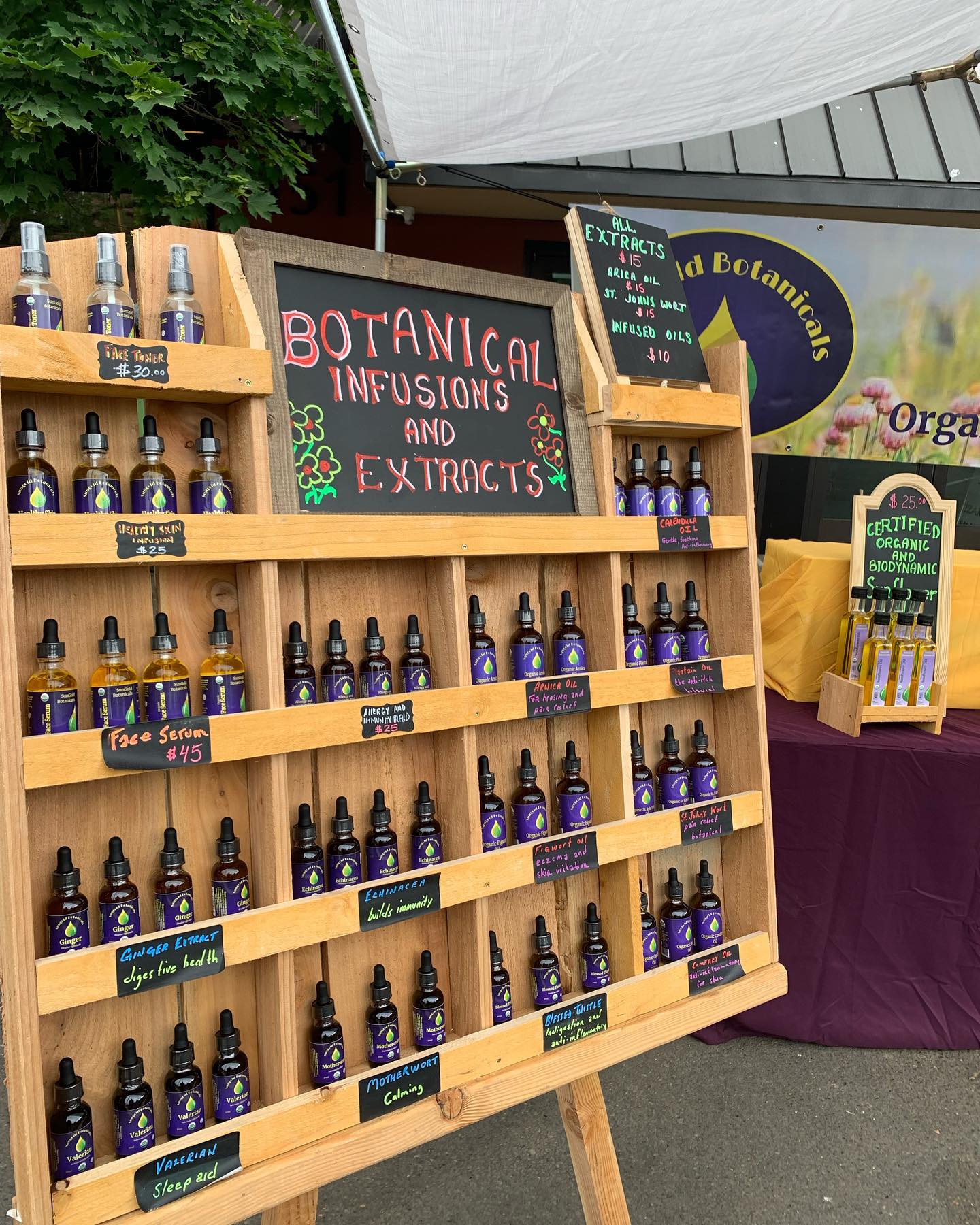 A beautiful day @corvallisfarmersmarket Come on down! Through July 4th our specially formulated Allergy & Immunity Blend is 25% off! Take that grass seed pollen! #corvallisoregon #usdaorganic #farmersmarket #organichemp #organicbotanicalskincare #supportsmallbusiness