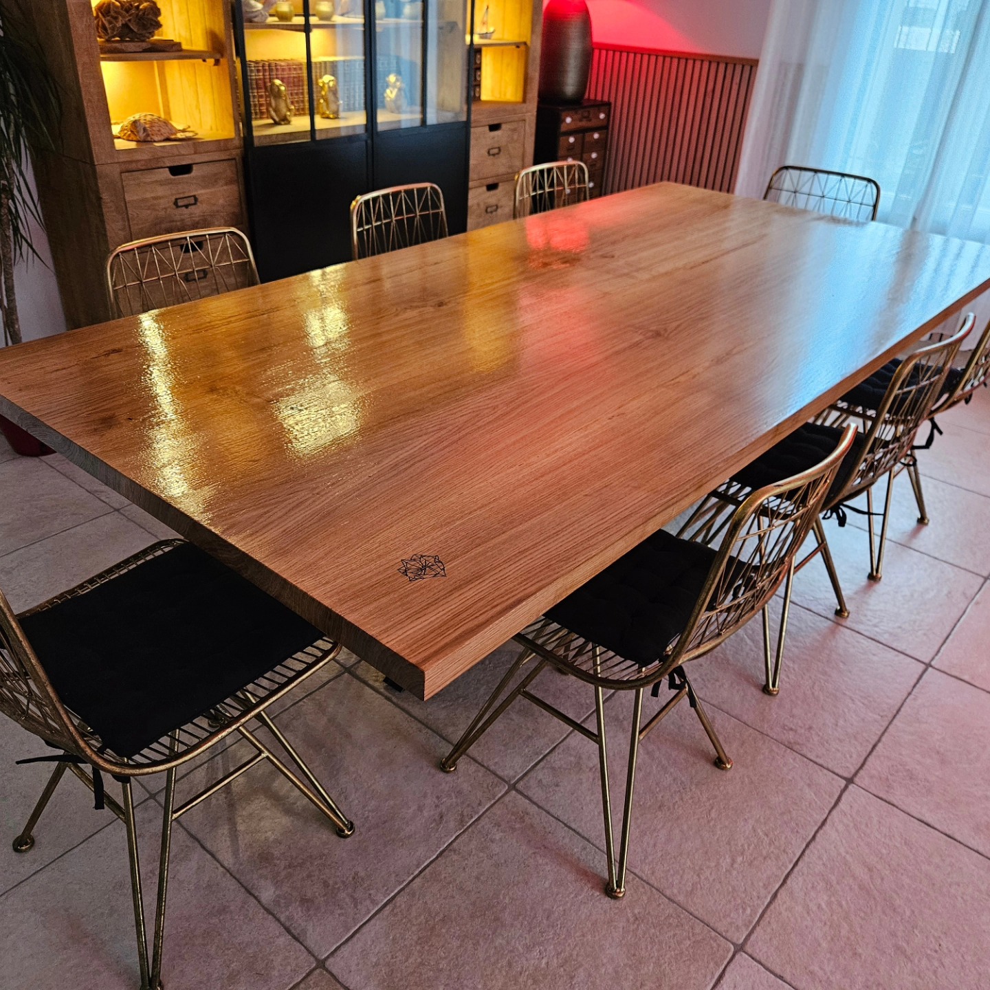 Nouvelle table en chêne XL ! 2m50 X 1m20 !
#artisanatfrancais #autoentrepreneur #travailalamain #lafabricdard #woodworking #wood #tableenchêne #tableenbois