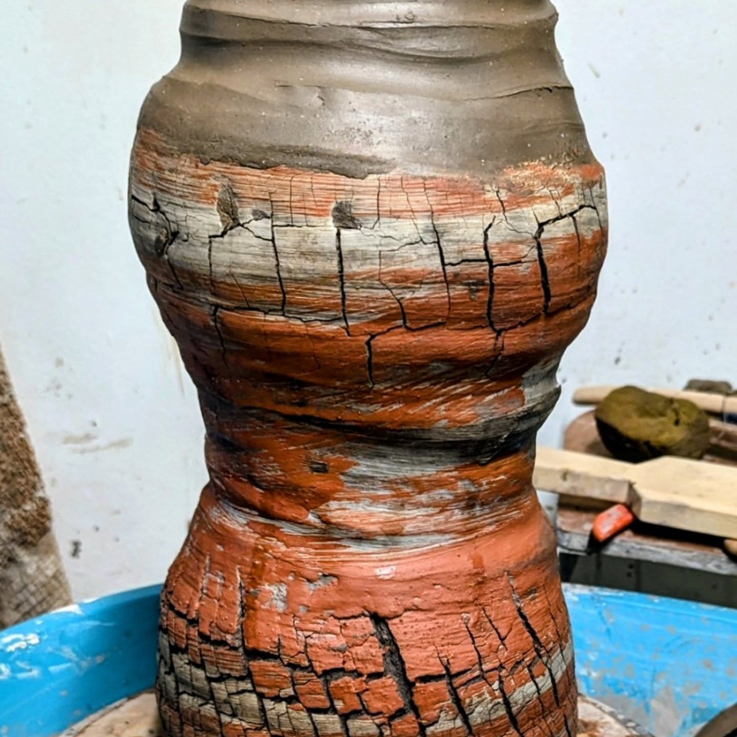 Making a mess, having fun. 🤣
In my creative element 🧡
Pushing the boundaries on a Sunday arvo.
..
#sunshinecoastartists #australianpotter #handmadepottery #SunshineCoastpotteryartist #tribal