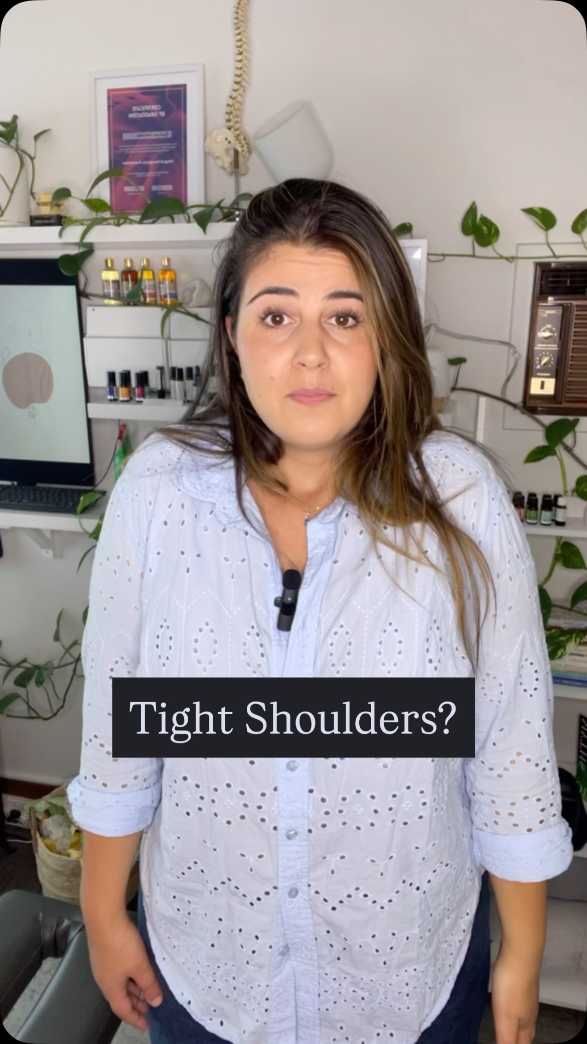 Your shoulders often carry more than you realise.
Long days, busy minds, and constant “doing” can show up as subtle tension through the body, especially around the shoulders and neck.
This simple movement pairs breath with awareness to help your body soften and reset.
Try it slowly, and notice what you feel.
Your nervous system is always responding to your environment, sometimes it just needs a moment to shift.
Save for later & send to a friend who could use this tip.
Dr K