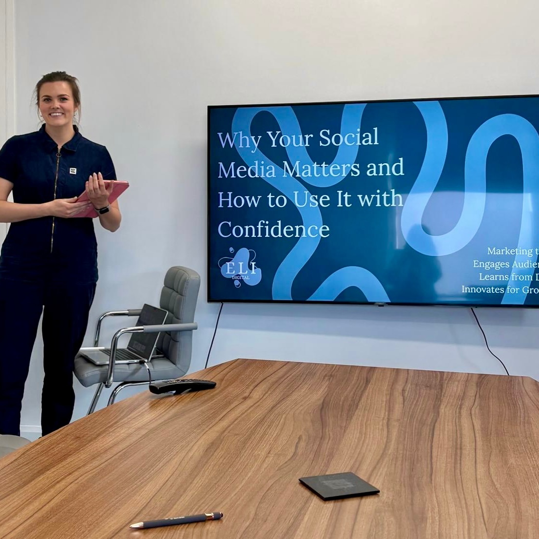 A great day on Wednesday with the team at @willsonssols. We’ve now been working together for nearly a year, and days like this are always a reminder of how far things have come.
Morning = content refresh 🎥
We revisit content every 6–8 weeks to keep everything aligned, relevant, and performing.
Afternoon = team session 🎤
Led by our founder Ellie, delivering:
Why Your Social Media Matters and How to Use It with Confidence.
Because social media isn’t just about posting.
It’s about people.
Content shared by individuals can reach up to 5–10x more people than company pages alone.
But more importantly, it’s about confidence. Giving teams the tools, structure and reassurance to show up online in a way that feels natural, that’s where the real impact happens.
A big thank you to Heather Wolfe and Stephanie Napier, along with the wider team, for trusting us to support your growth.
Engage. Learn. Innovate.