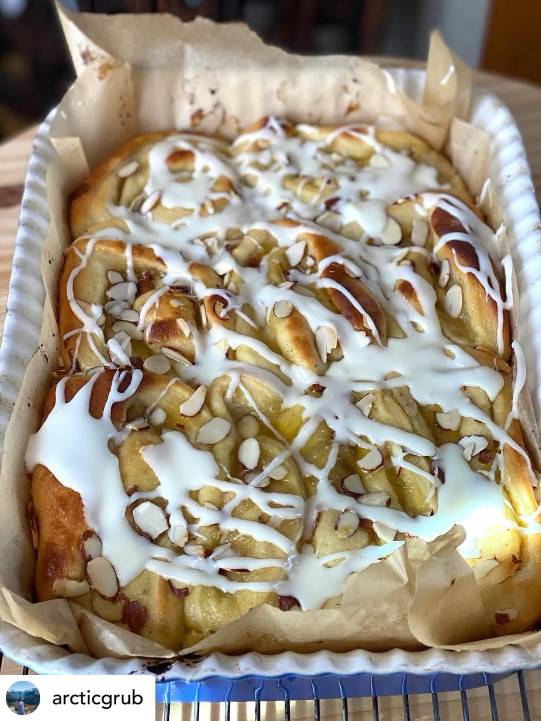 From @arcticgrub: Easter is two weeks away, which means it’s officially time to start making all things yellow! 🟡
I’ve always been more of a sweet person when it comes to Easter baking. In Norway, the savory side of Easter is pretty much just lamb, and since I’m plant-based, that’s never been my thing.
But pastries? That’s where Norwegians really shine, in my opinion.
These sweet orange and vanilla custard buns are everything I want on my Easter table.
Imagine soft, pillowy dough rolled up with a thick, velvety vanilla custard and a sticky-sweet orange glaze made from freshly squeezed juice.
When you pull them apart, they’re still warm and slightly gooey in the center, with that bright orange flavor cutting through all the richness. Then there’s the confectioner’s glaze on top, just barely set, cracking a little when you tear into one. They smell like a Norwegian bakery on a great day!
If you didn’t know, oranges are basically sacred in Norway at Easter. We’re one of the top importers in the world, and around this time of year, something like 20 million oranges get consumed in a week.
Paired with a Kvikklunsj chocolate bar on a ski trip, it’s the most Norwegian thing you can do. The tradition goes way back to when oranges were only available in winter and were at their sweetest right around Easter.
So I squeezed fresh oranges for the dough, the filling, AND the glaze. It makes all the difference. The flavor is brighter, sweeter, and just more real than anything from a carton.
Full recipe is on the blog (link in bio).
Put the kettle on, turn on some music, and get your hands in some dough this weekend while you get in the Easter mood. You deserve it!
Happy Easter baking! 💛