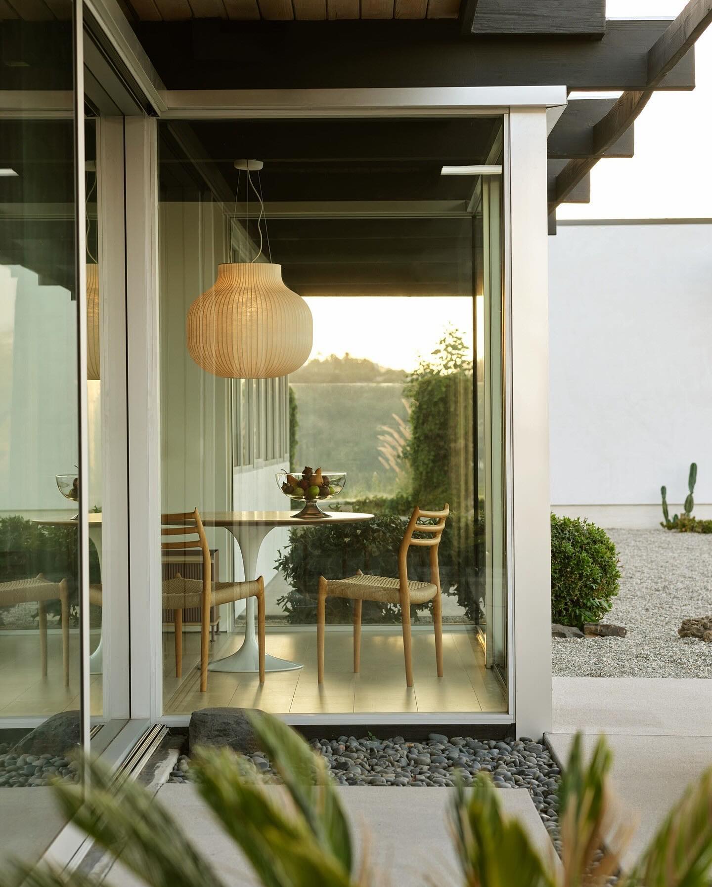 Our Møller 78’s featured in this stunning project by @designwithinreach
Swipe to see how a neglected 1961 Los Angeles home by Richard Neutra got a new lease on life, thanks to architects Erik Amir and Dora Chi, husband-and-wife founders of @spatialpractice. Guided by functionality, simplicity, and nature, they made thoughtful updates while upholding Neutra’s ethos of dissolving the boundaries between indoors and out.
.
.
.
#moller #møller #madeindenmark #danishdesign #interiordesign #midcenturymodern #scandinaviandesign #home #chair #collaboration #photography #architecture #losangeles #california