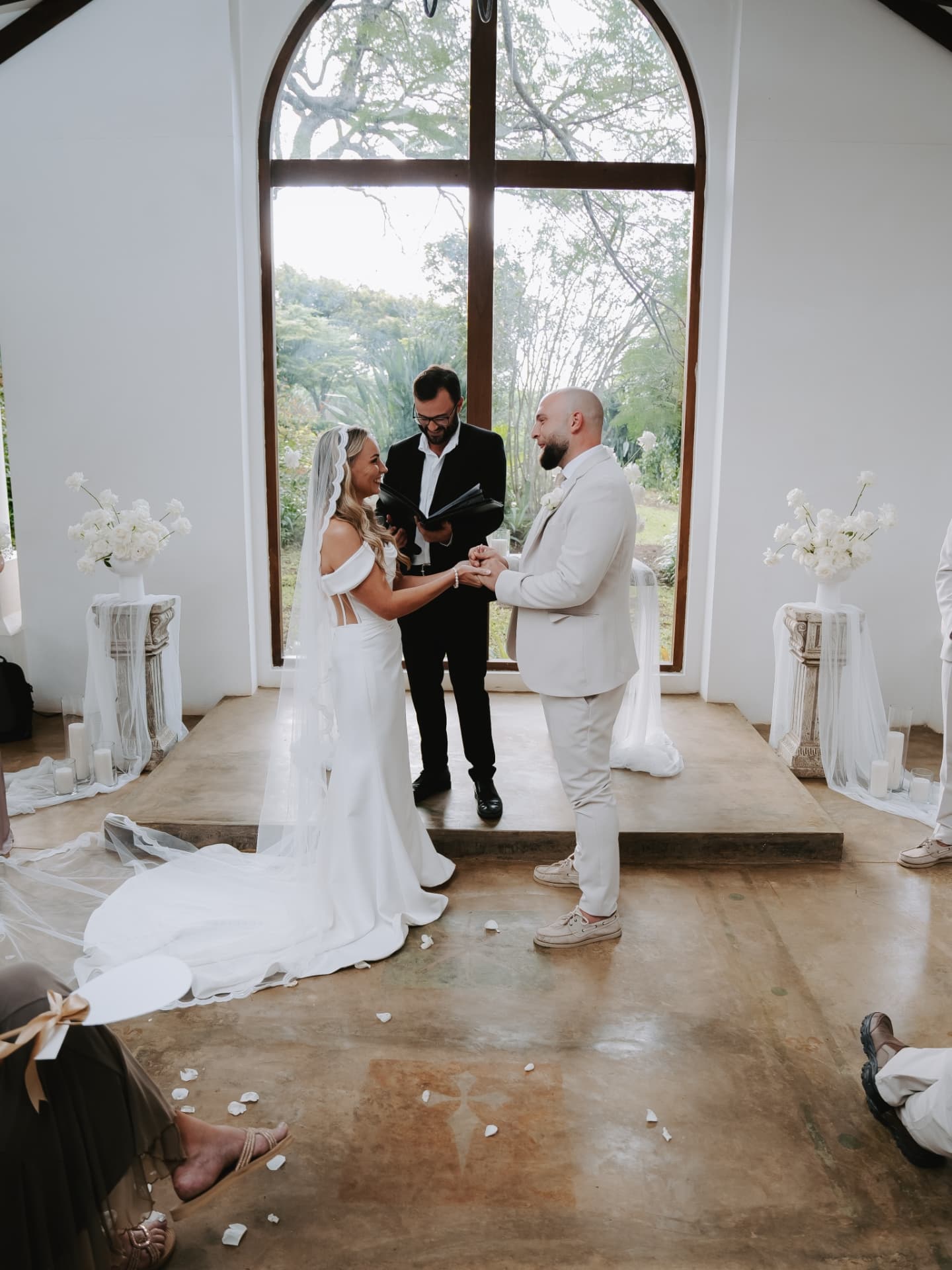 🤍
📸@conwayphotoandfilmsa
#kznflorist #ballitoweddings #chapel #weddingdécor